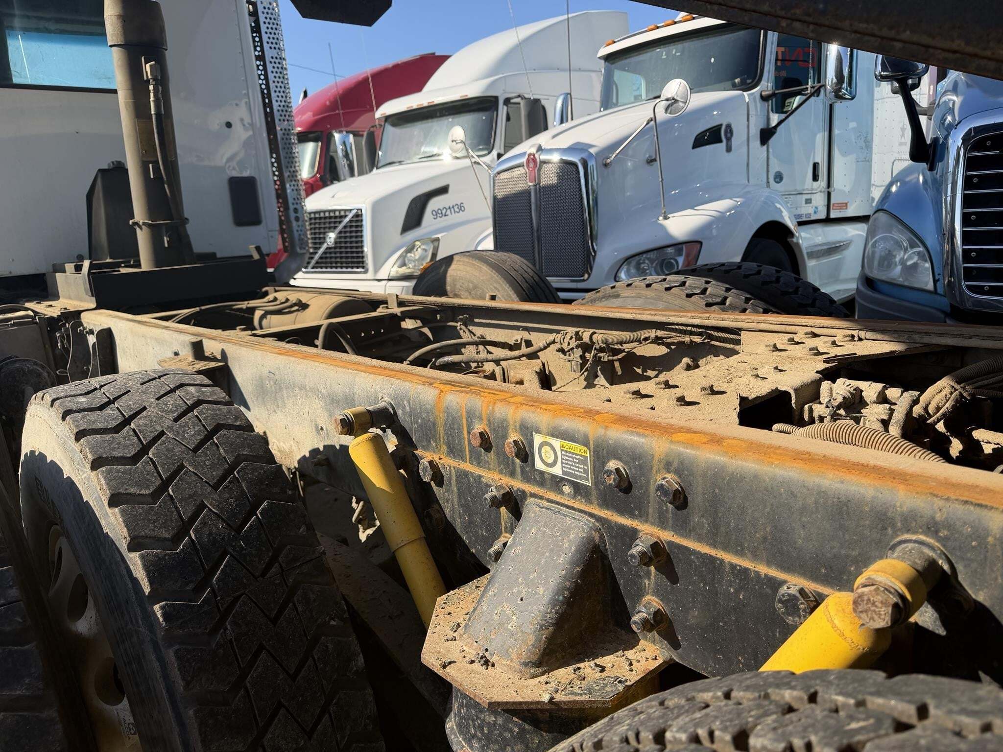 2016 Kenworth T880 Semi Trucks/Trailer