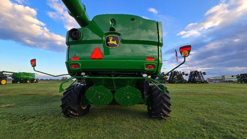 2022 John Deere S780 Combine