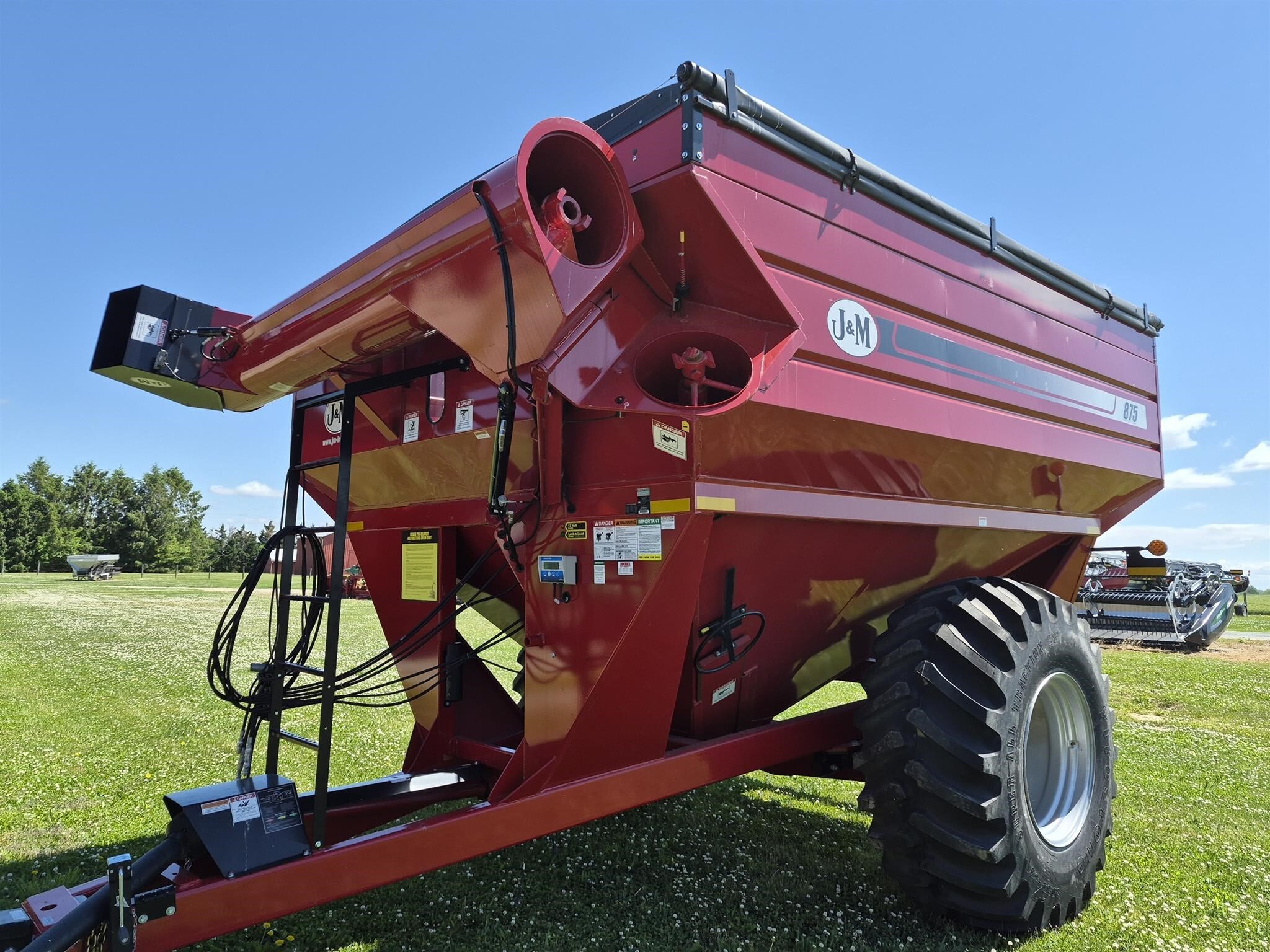 2024 J&M 875-18 Grain Cart
