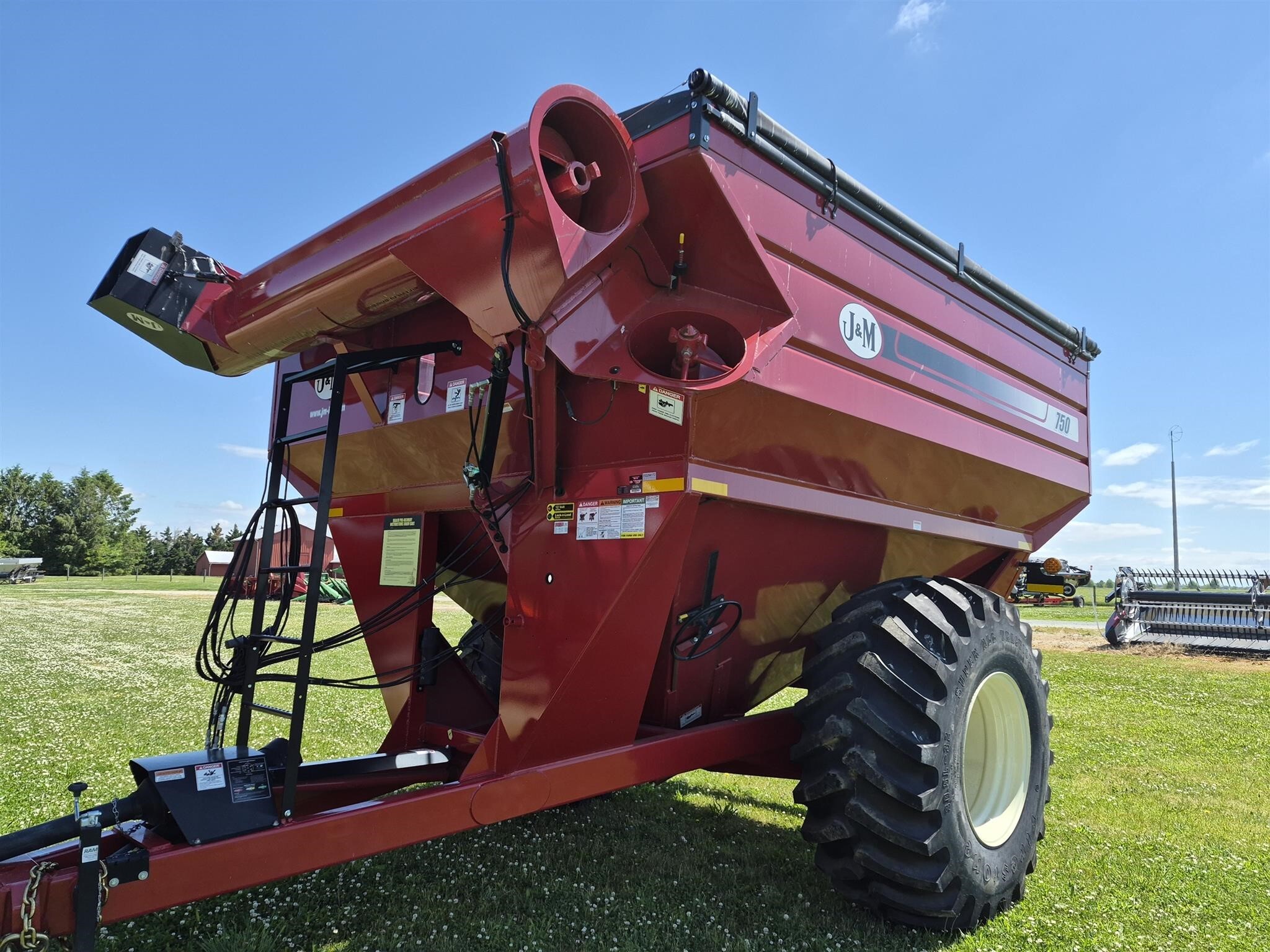 2023 J&M 750-18 Grain Cart