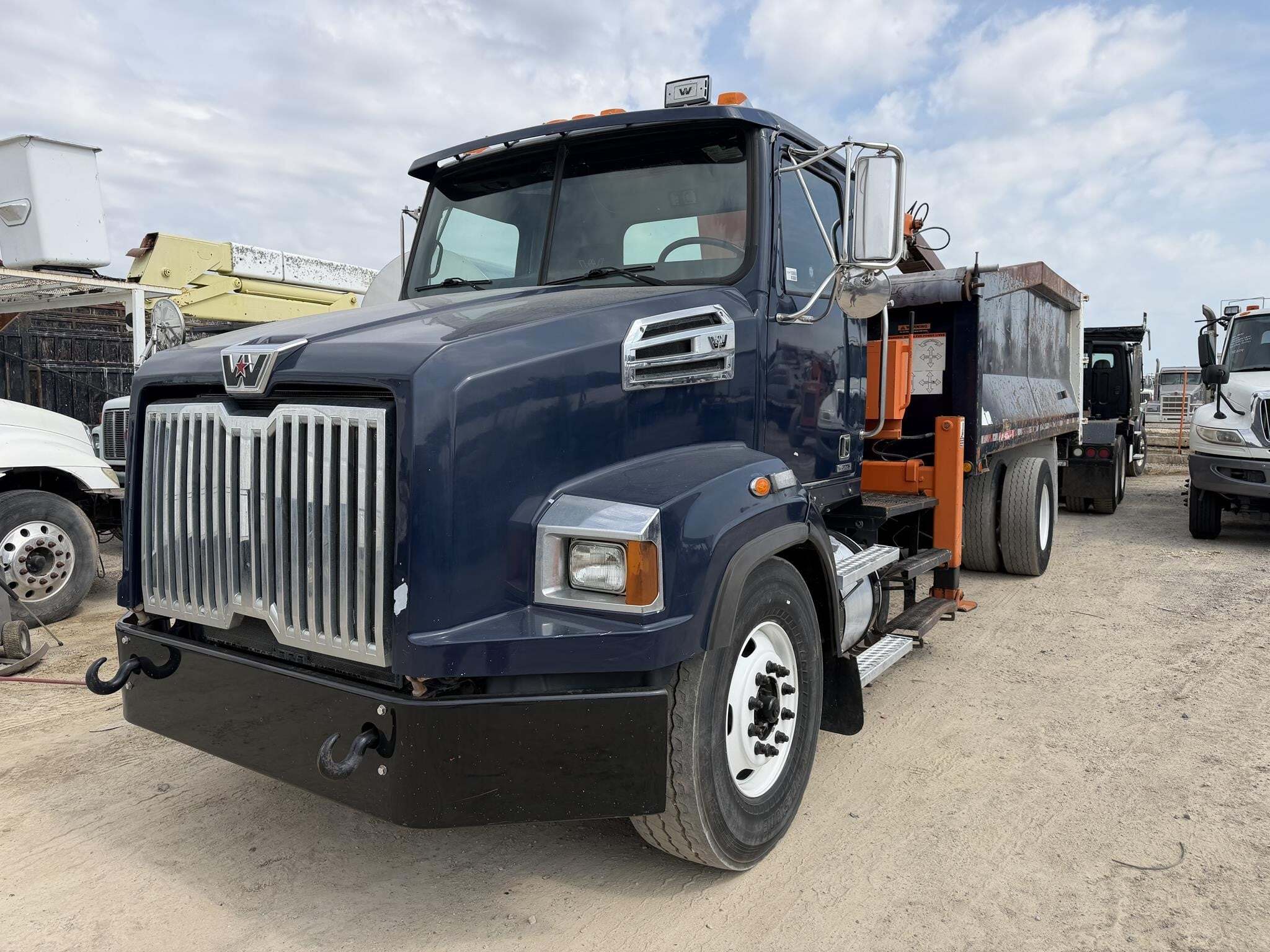 2019 Western Star 4700 Semi Trucks/Trailer
