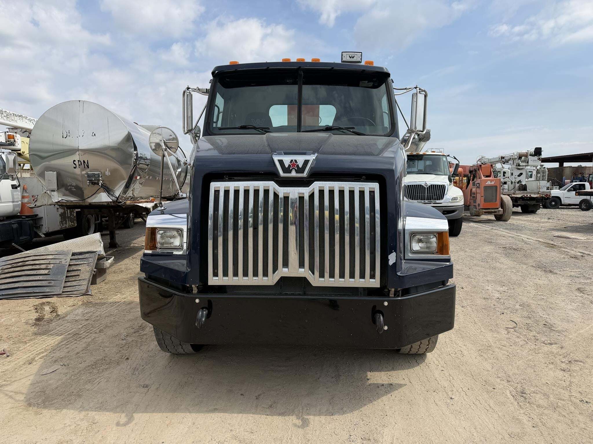 2019 Western Star 4700 Semi Trucks/Trailer