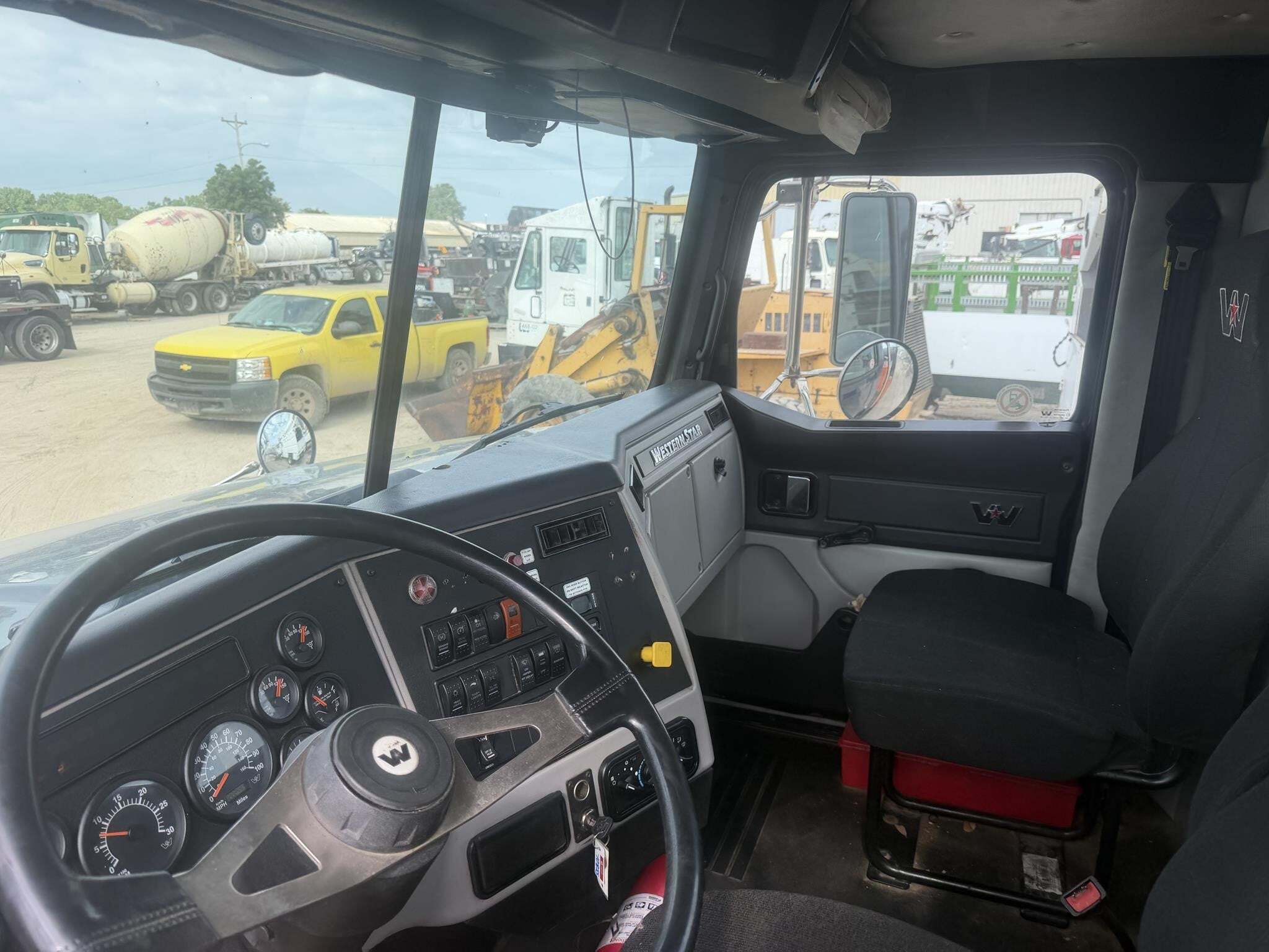 2019 Western Star 4700 Semi Trucks/Trailer
