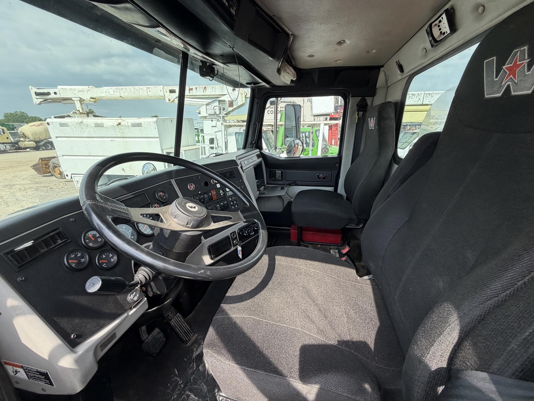 2019 Western Star 4700 Semi Trucks/Trailer