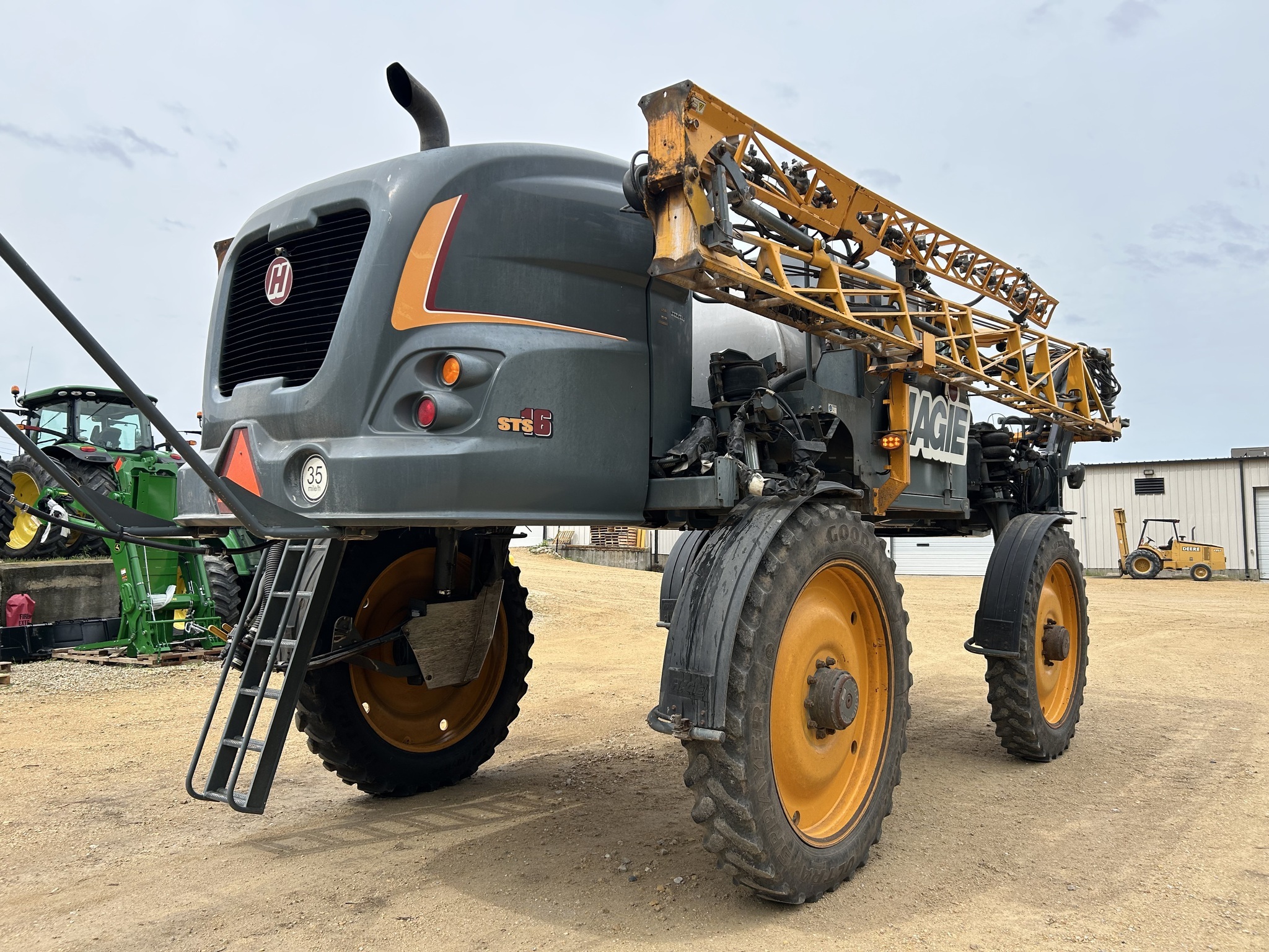 2016 Hagie STS16 Self-Propelled Sprayer