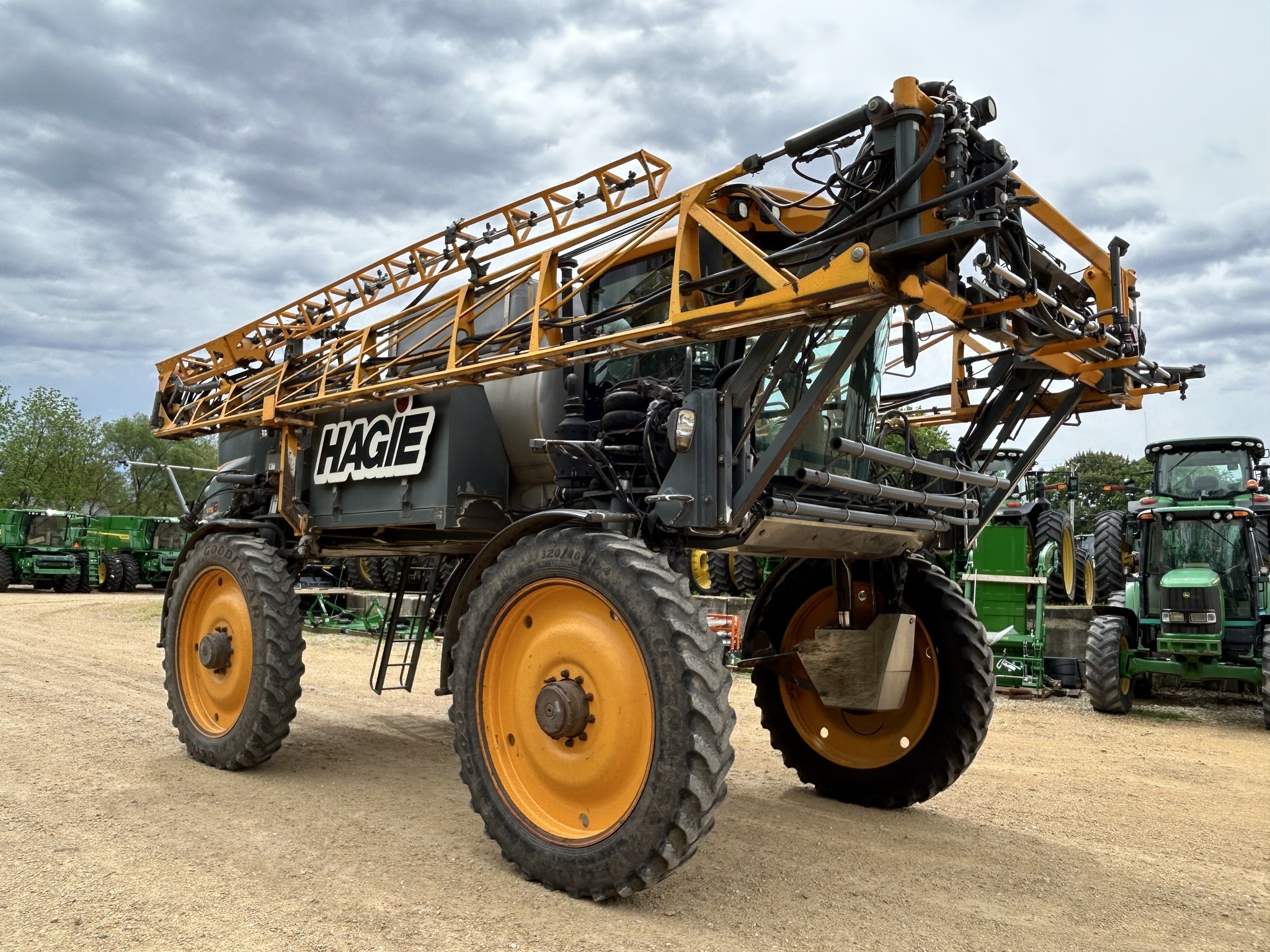 2016 Hagie STS16 Self-Propelled Sprayer