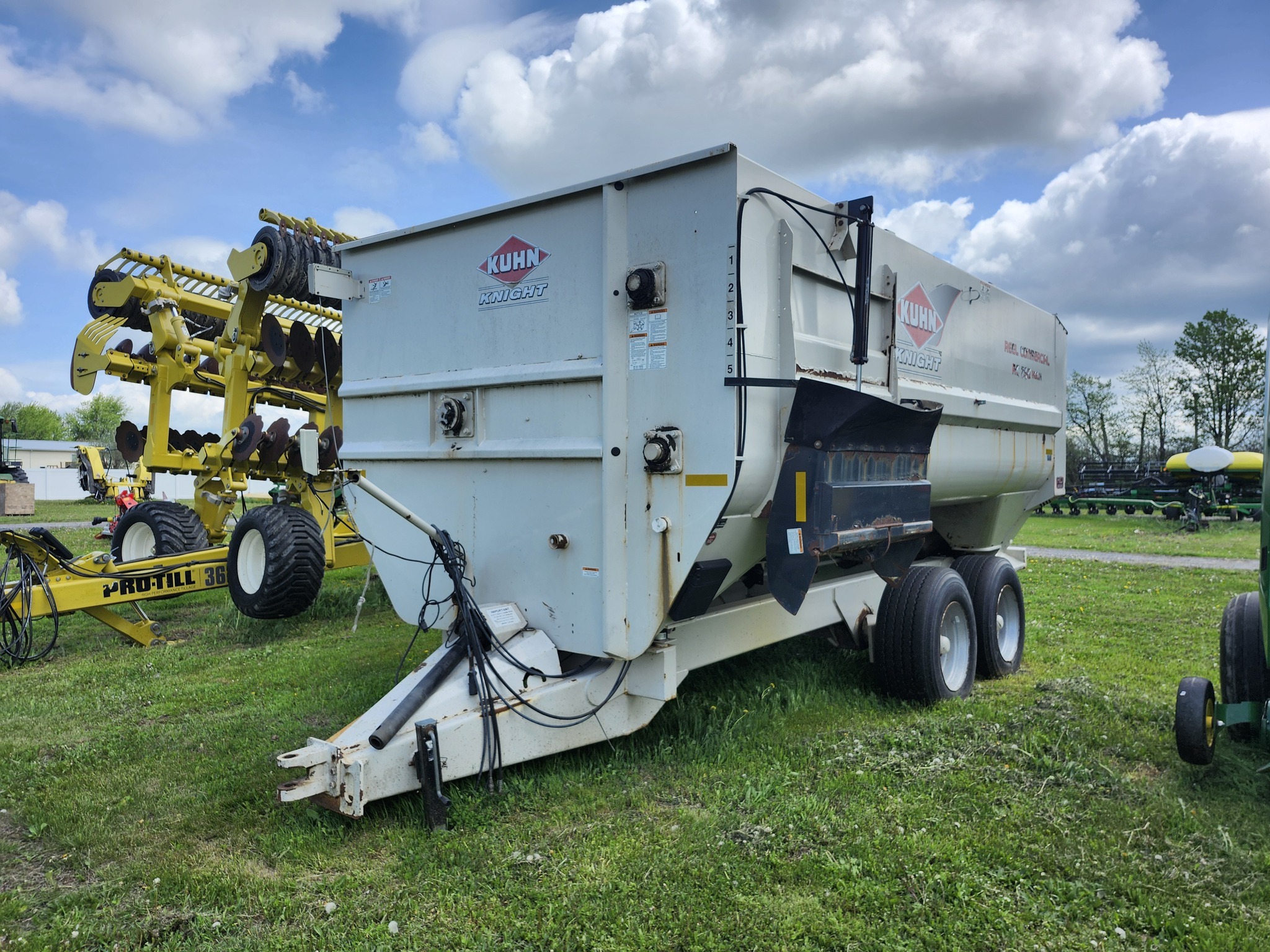 2017 Kuhn Knight RC295 Grinders and Mixer