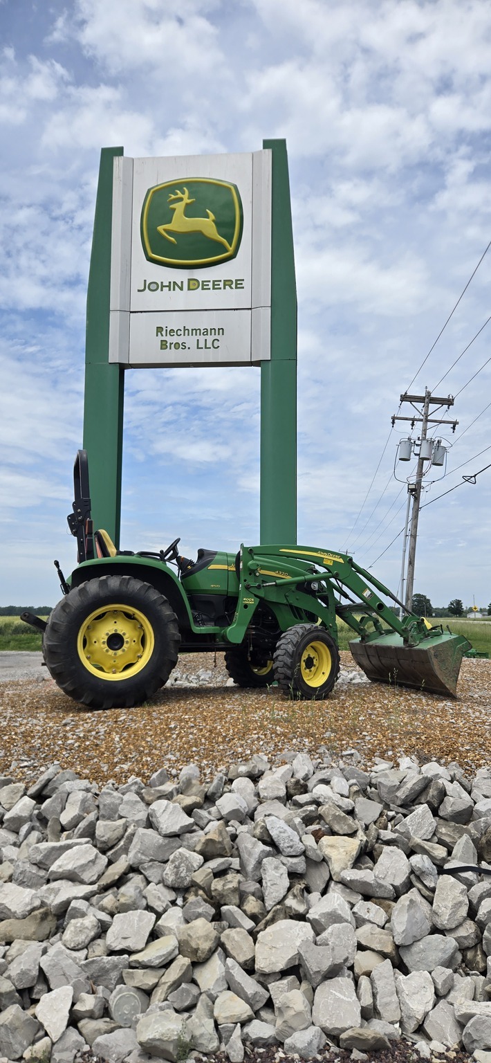 2005 John Deere 4320 Tractor