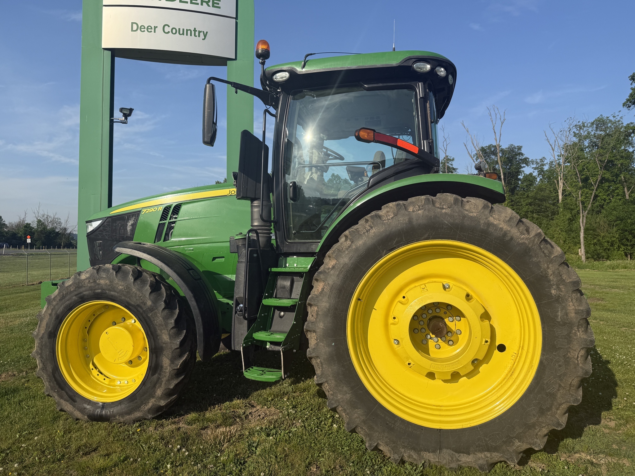 2017 John Deere 7290R Tractor