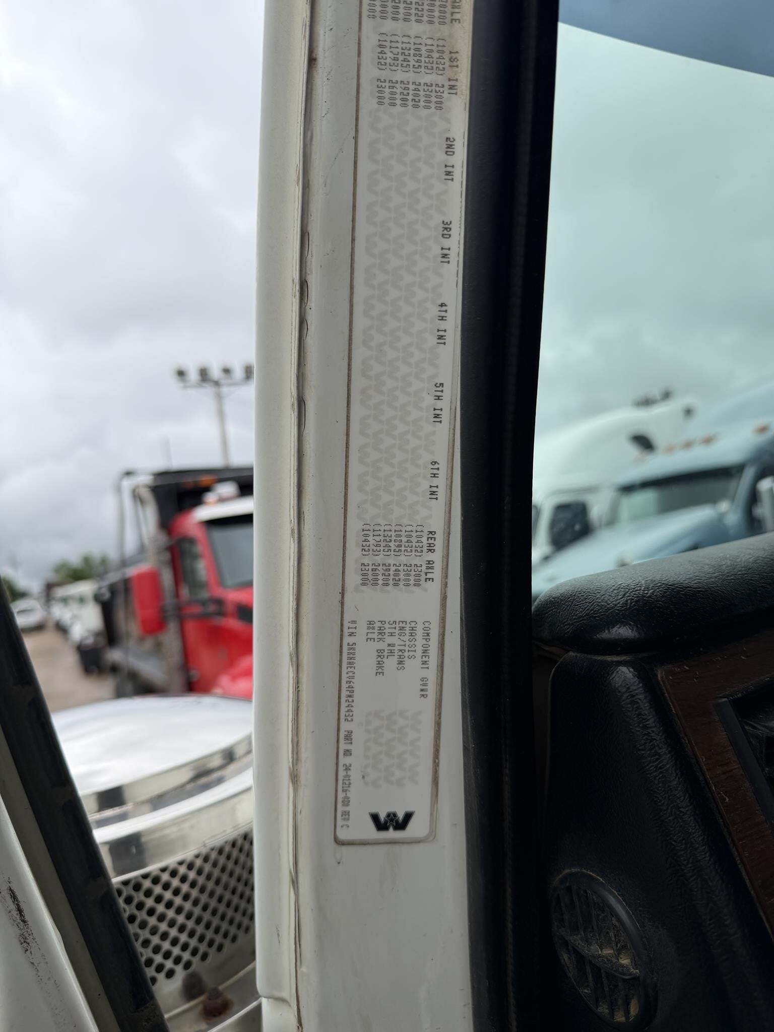 2004 Western Star 4900FA Semi Trucks/Trailer