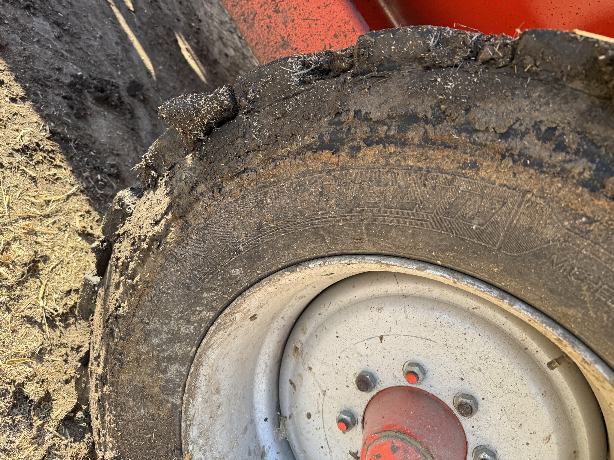 2020 Kuhn Knight 3130 Grinders and Mixer