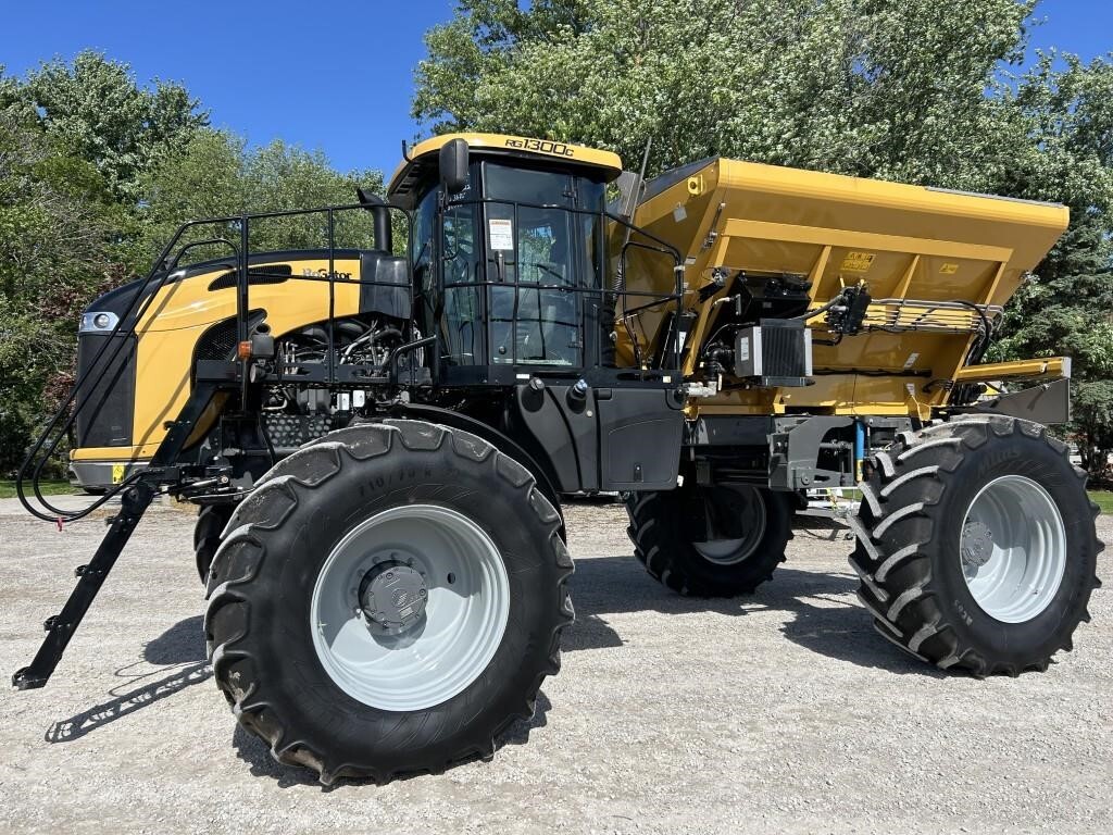  ROGATOR RG1300C Self-Propelled Sprayer