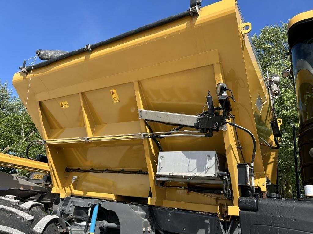  ROGATOR RG1300C Self-Propelled Sprayer