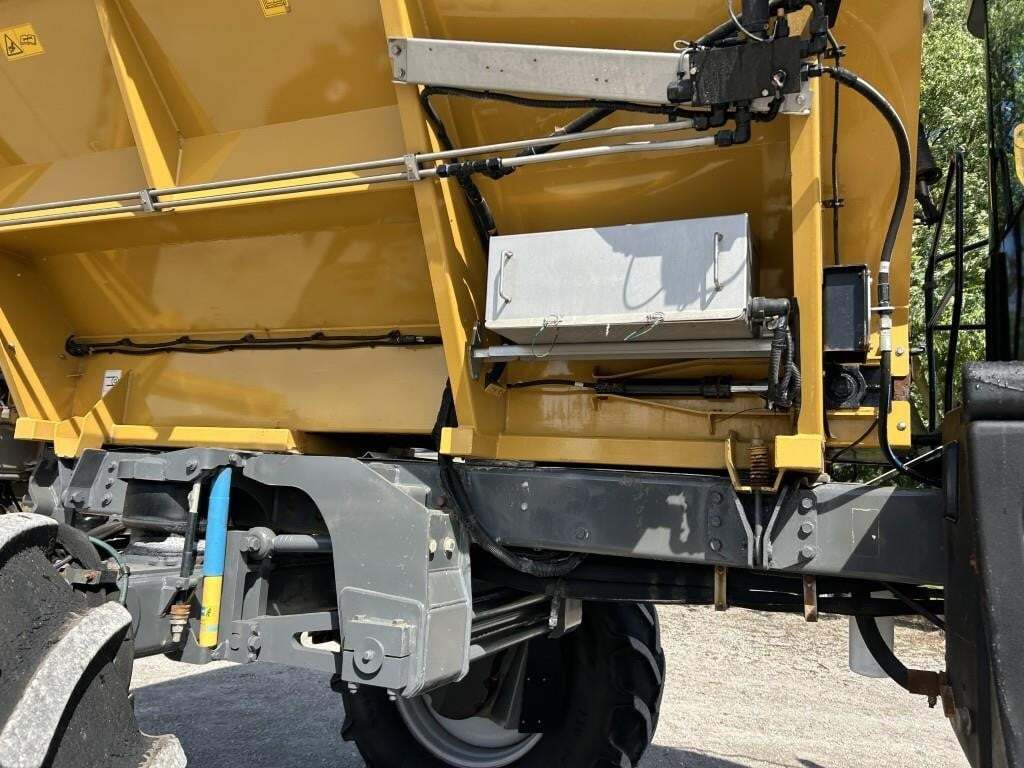 ROGATOR RG1300C Self-Propelled Sprayer