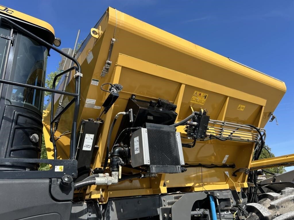 ROGATOR RG1300C Self-Propelled Sprayer