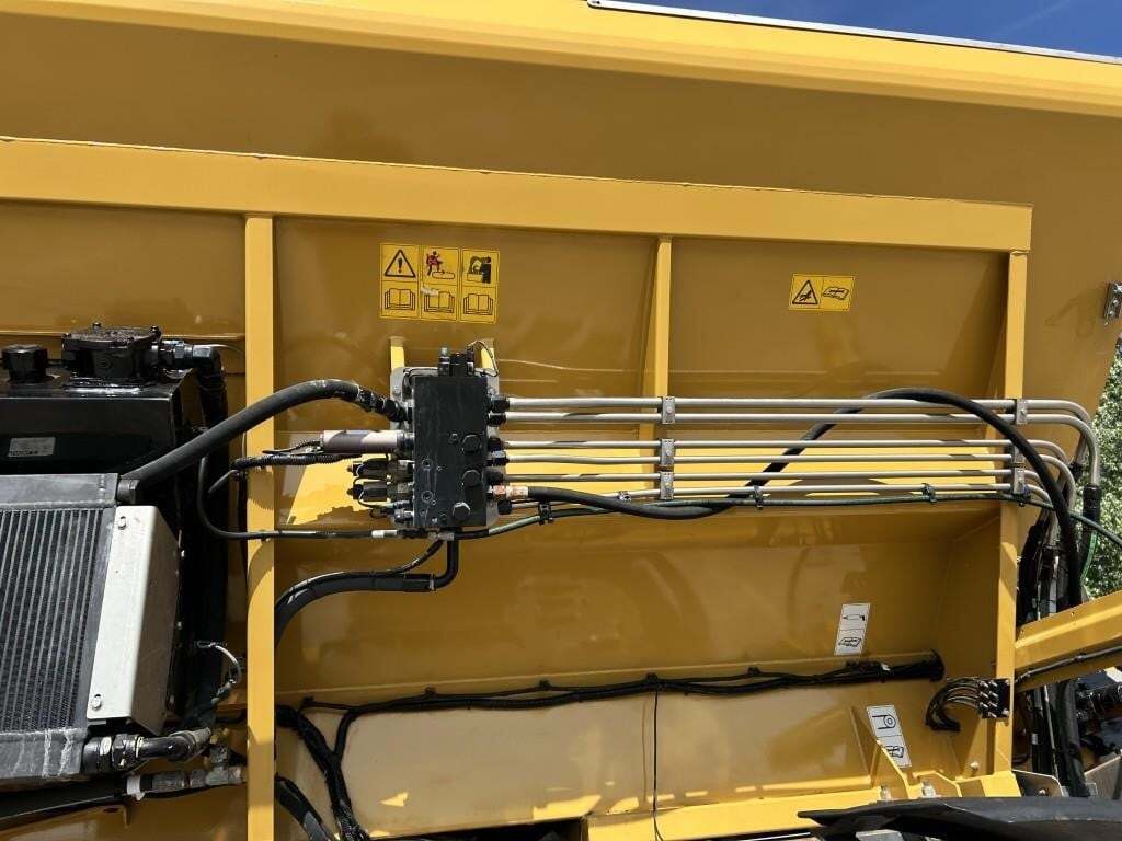  ROGATOR RG1300C Self-Propelled Sprayer