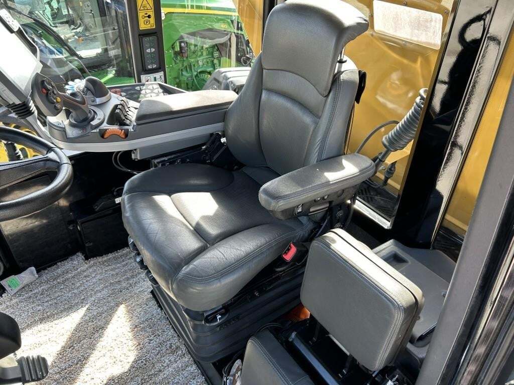  ROGATOR RG1300C Self-Propelled Sprayer