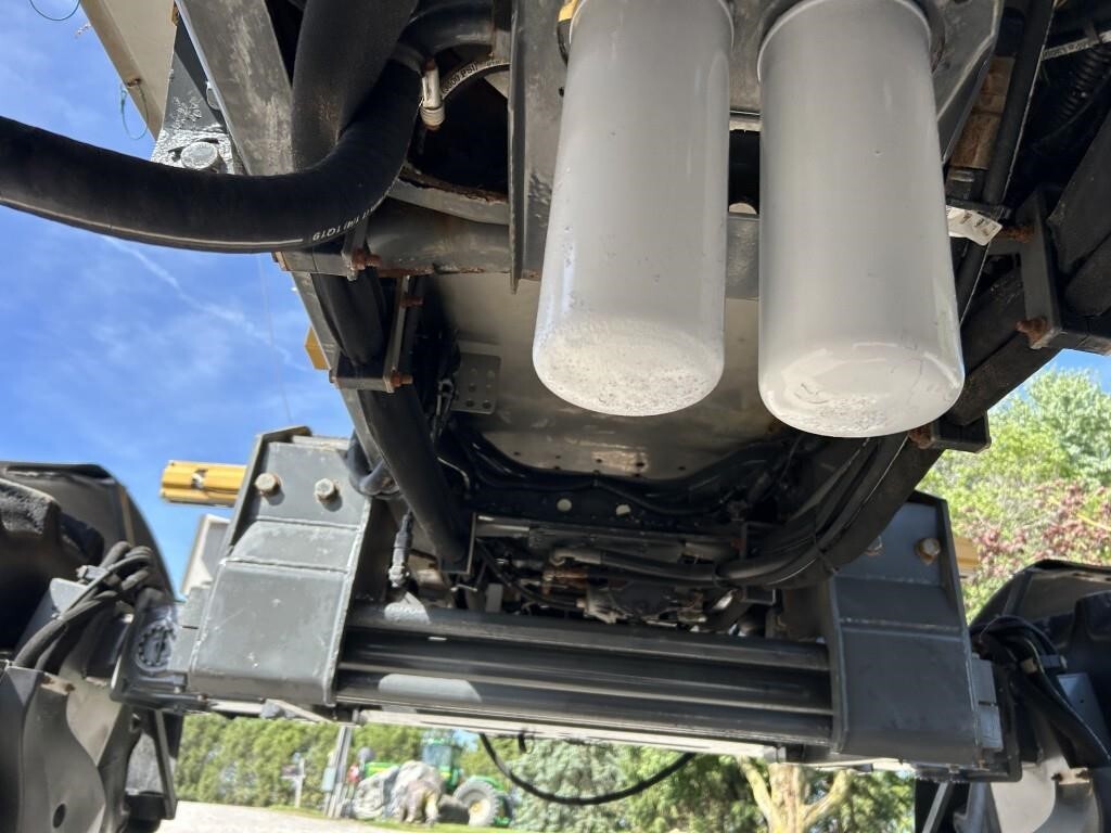  ROGATOR RG1300C Self-Propelled Sprayer
