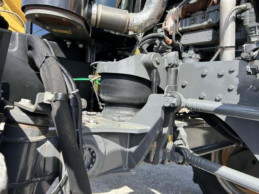  ROGATOR RG1300C Self-Propelled Sprayer