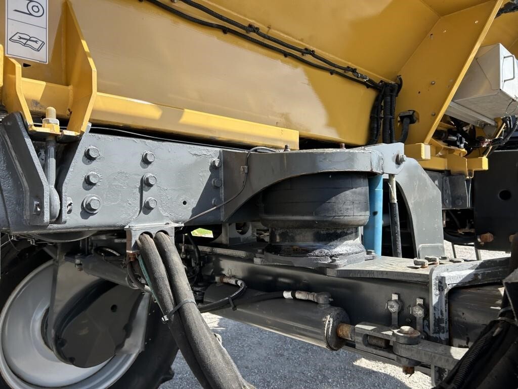  ROGATOR RG1300C Self-Propelled Sprayer