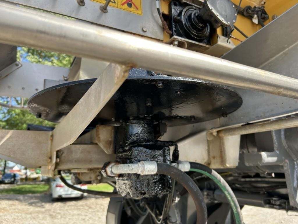  ROGATOR RG1300C Self-Propelled Sprayer