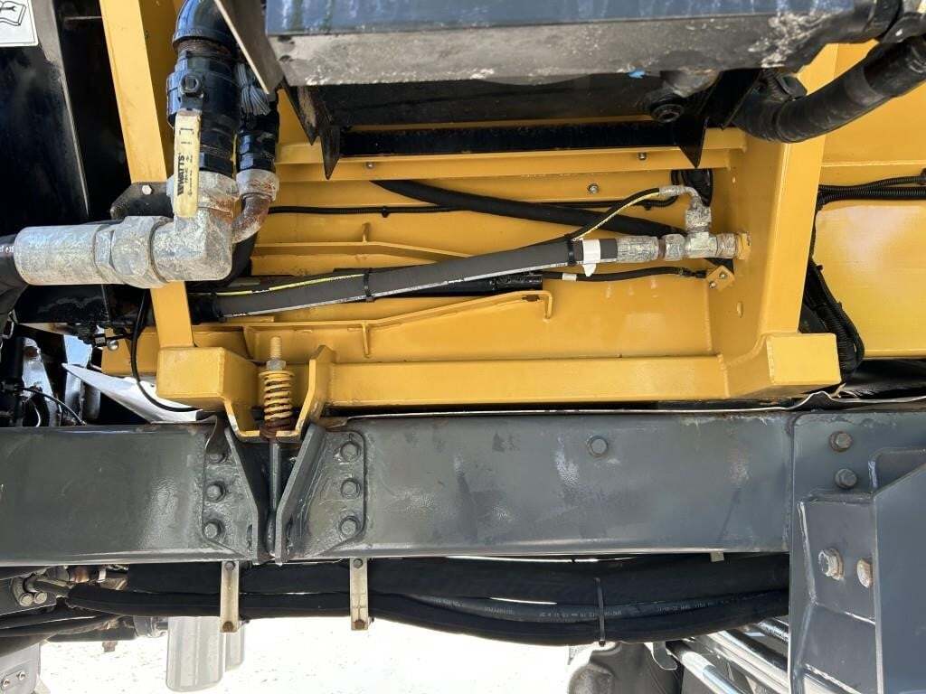  ROGATOR RG1300C Self-Propelled Sprayer