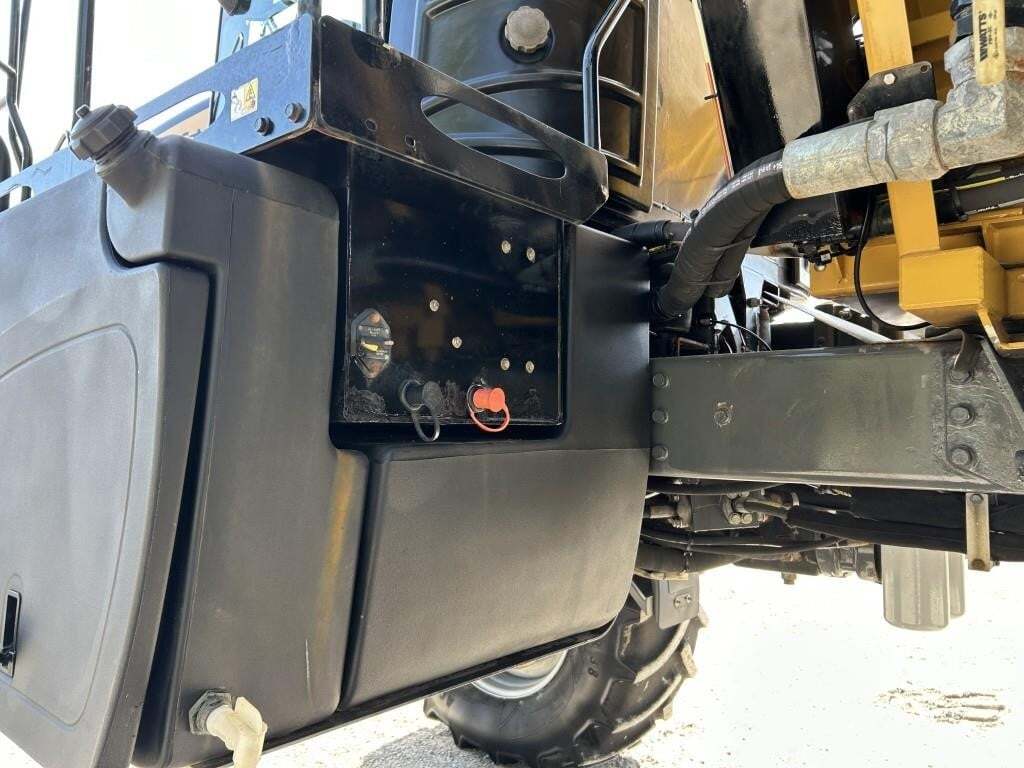  ROGATOR RG1300C Self-Propelled Sprayer