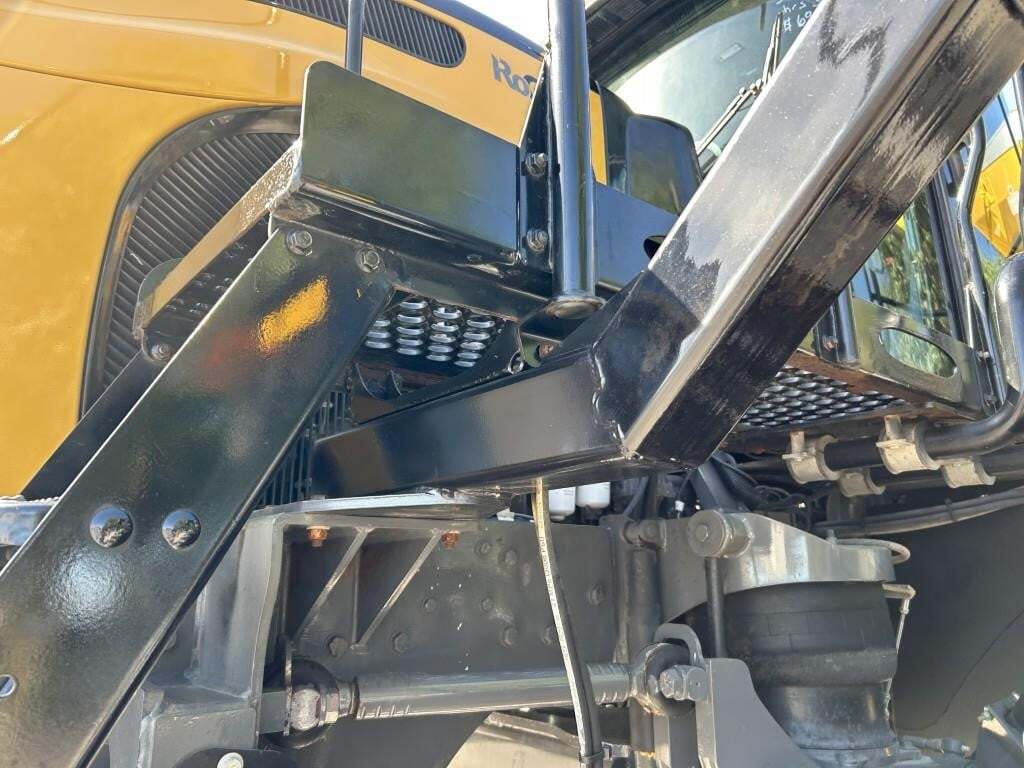  ROGATOR RG1300C Self-Propelled Sprayer