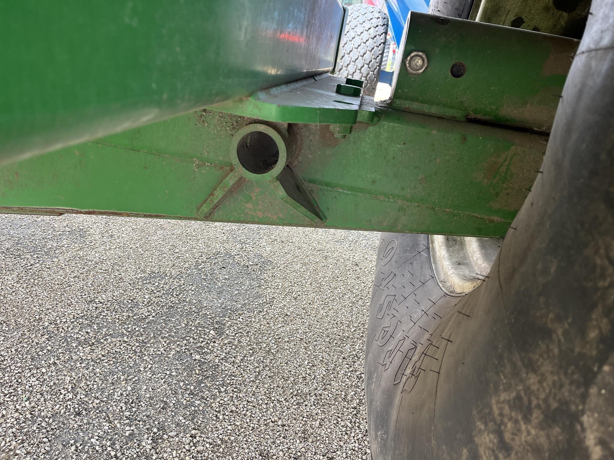 2011 J&M 1051-22S Grain Cart