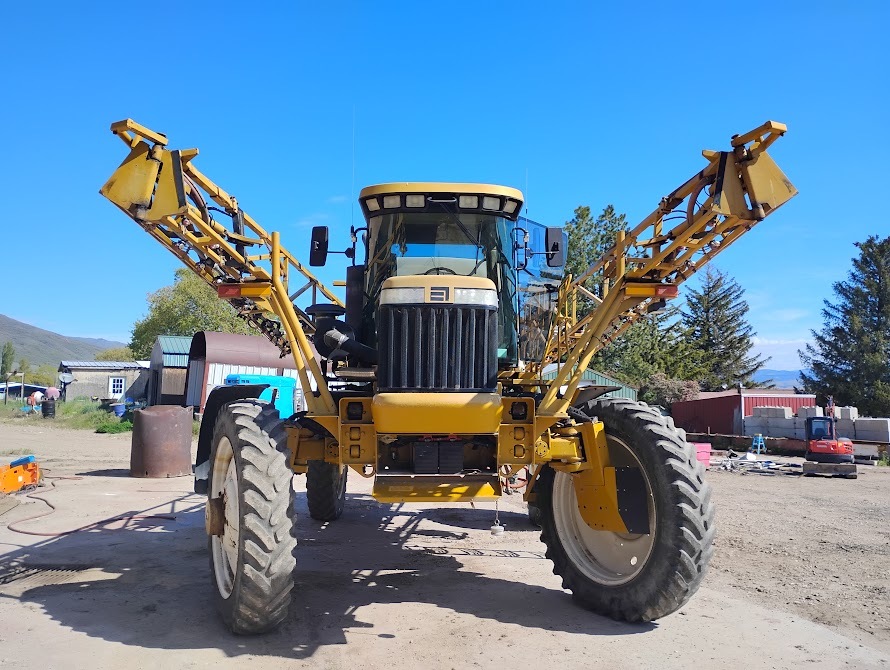  ROGATOR 874 Self-Propelled Sprayer