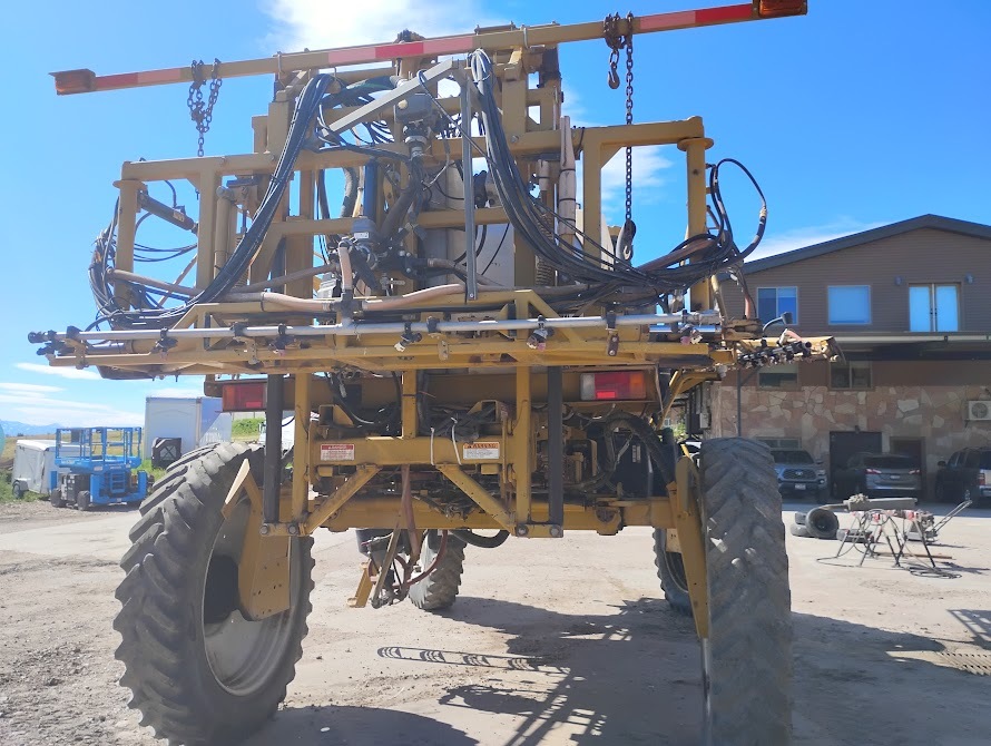  ROGATOR 874 Self-Propelled Sprayer