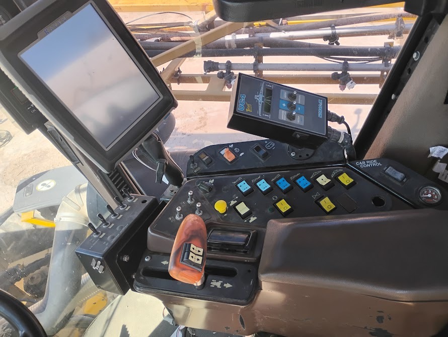 ROGATOR 874 Self-Propelled Sprayer
