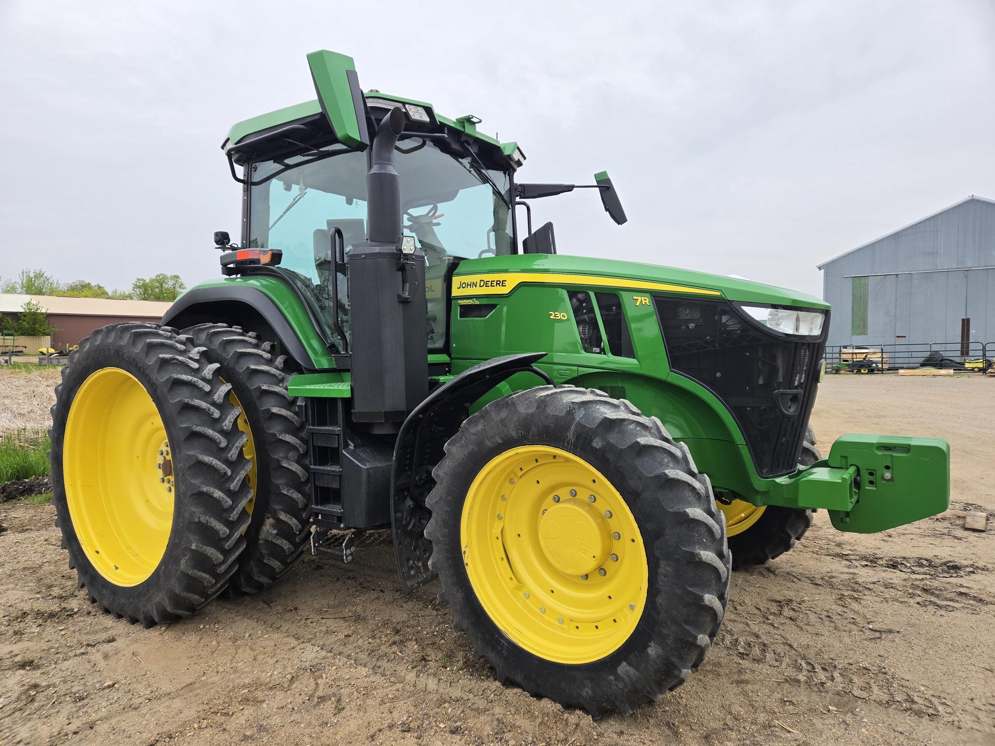 2022 John Deere 7R 230 Tractor
