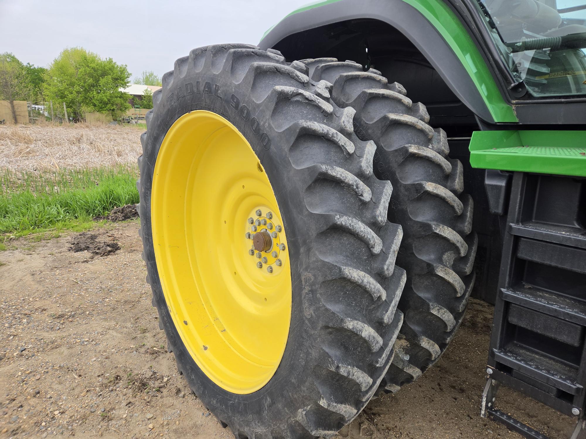 2022 John Deere 7R 230 Tractor