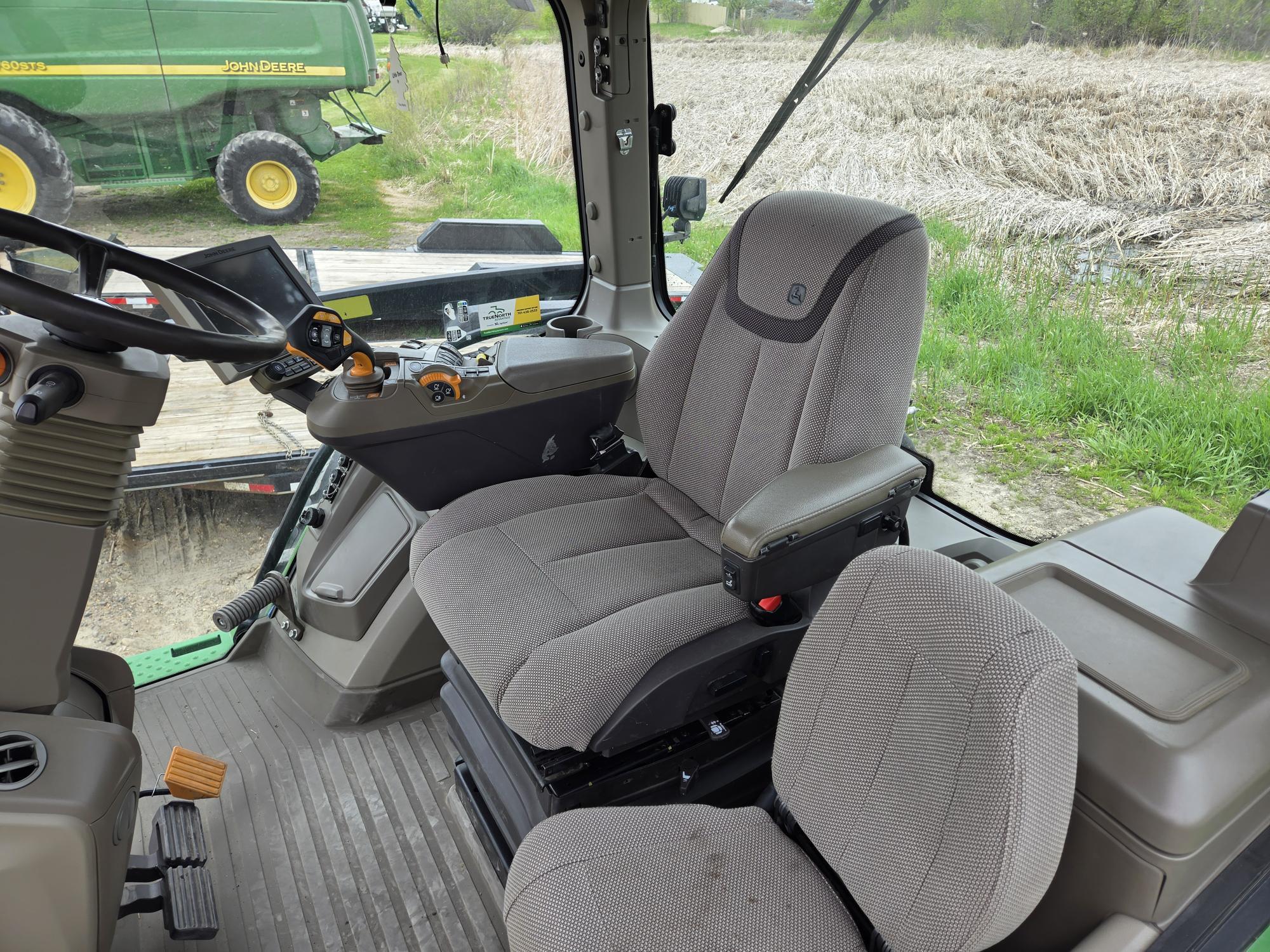 2022 John Deere 7R 230 Tractor