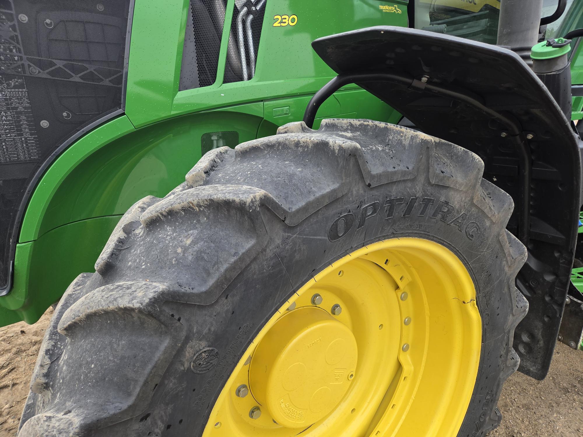 2022 John Deere 7R 230 Tractor