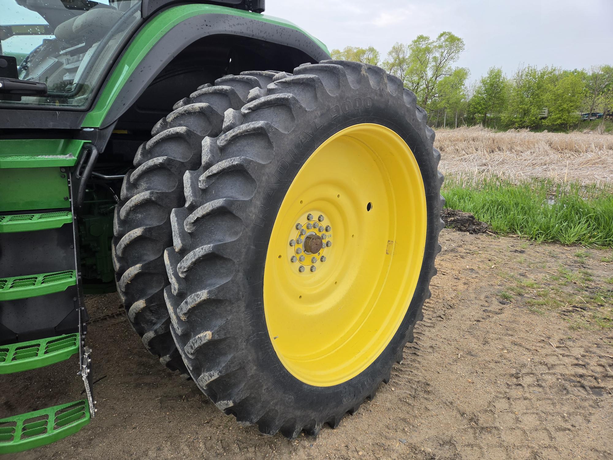 2022 John Deere 7R 230 Tractor