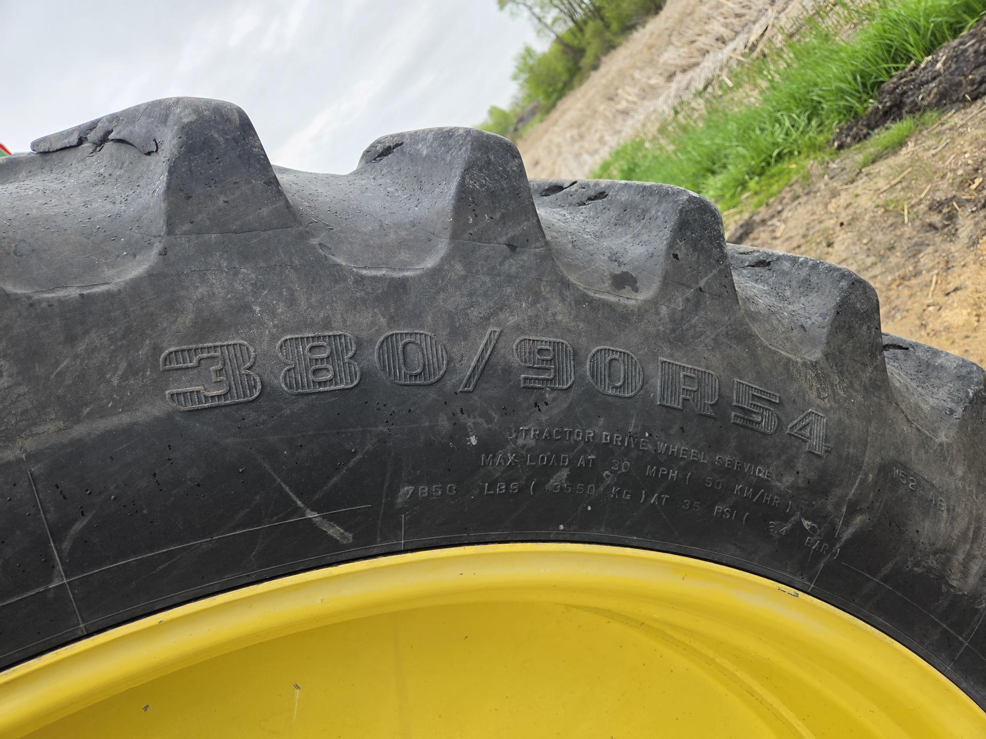 2022 John Deere 7R 230 Tractor