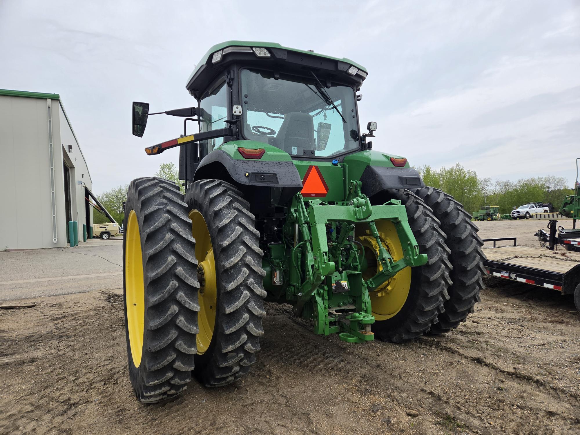 2022 John Deere 7R 230 Tractor