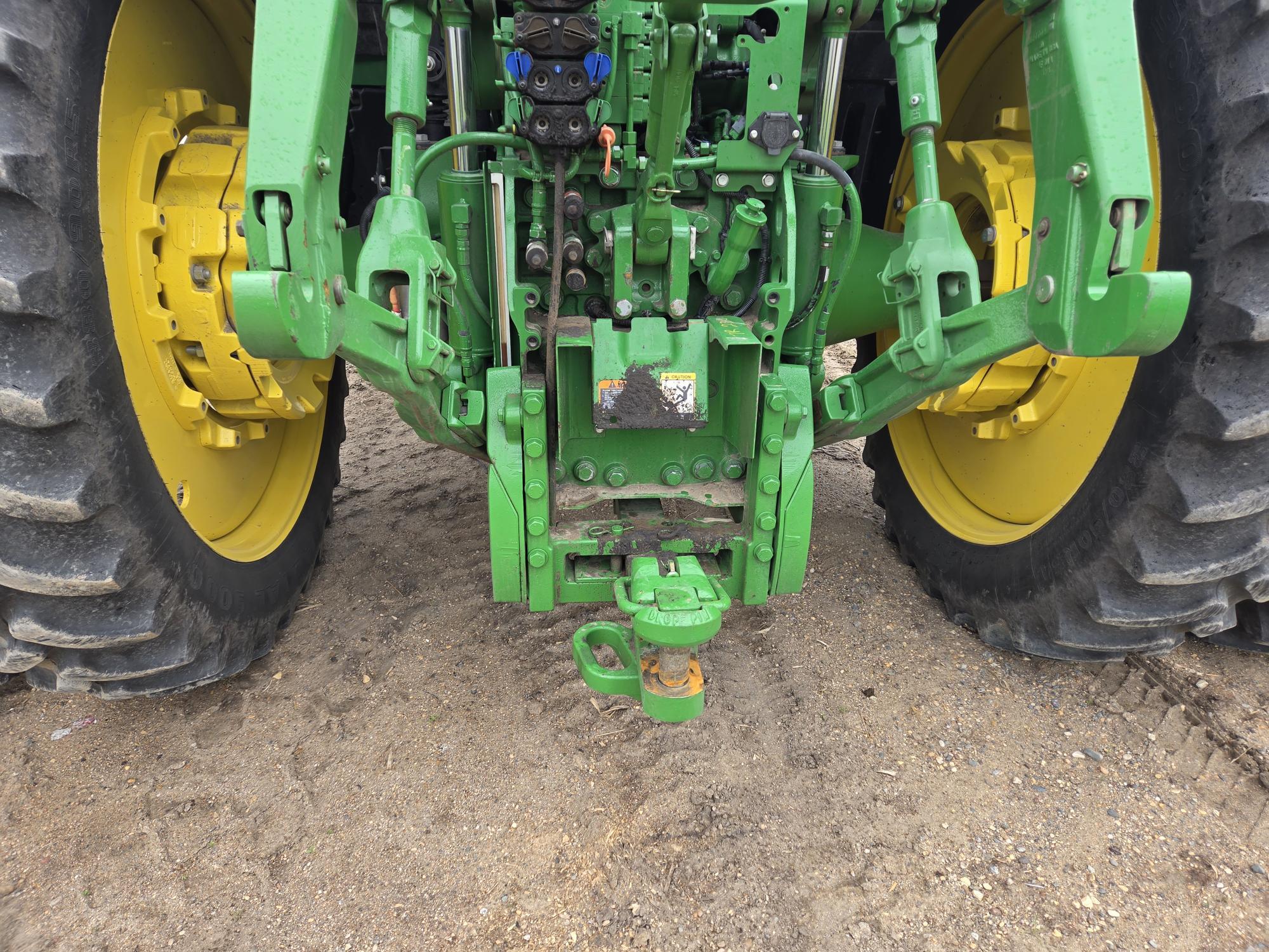 2022 John Deere 7R 230 Tractor
