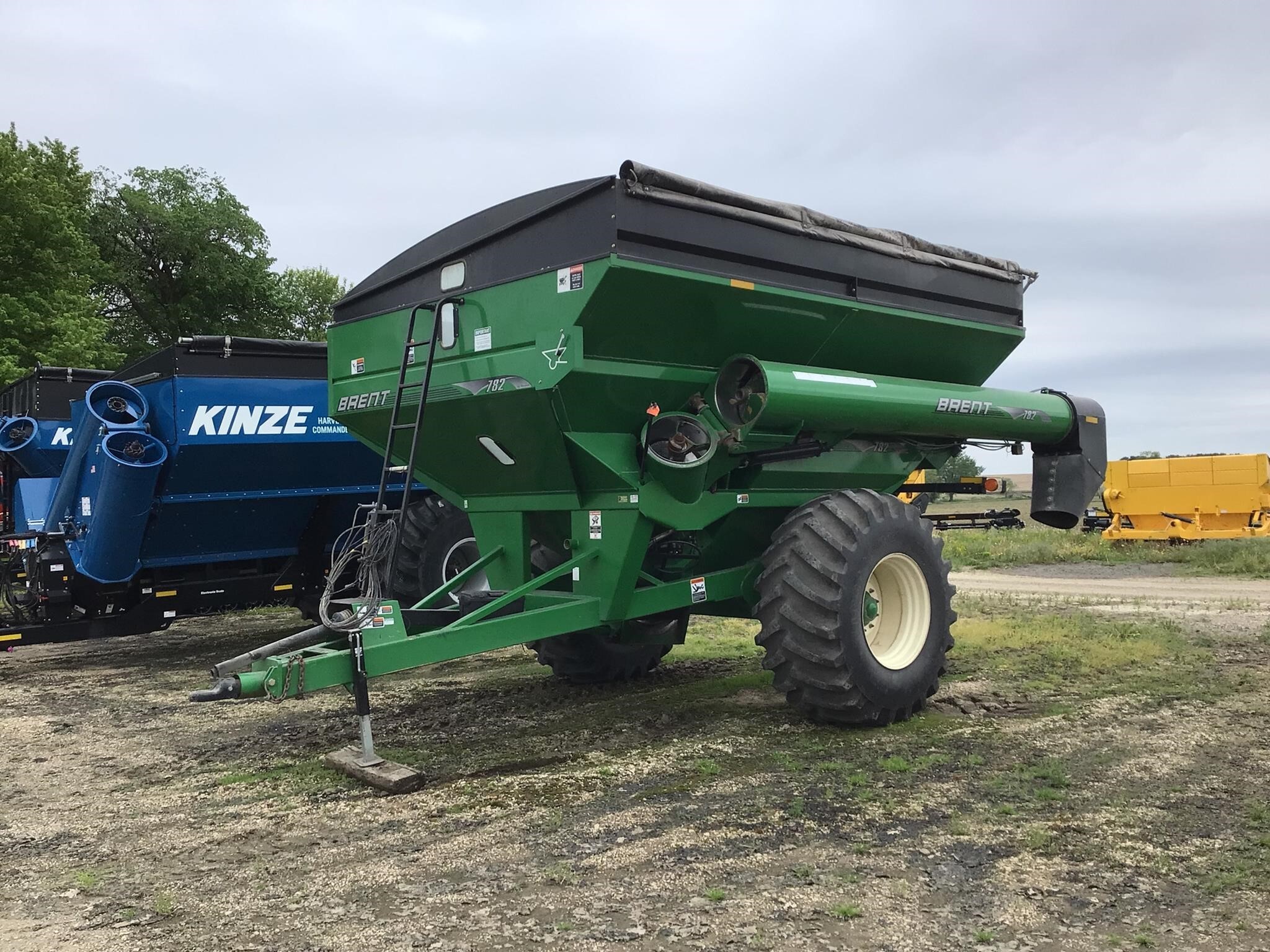 2012 Brent 782 Grain Cart