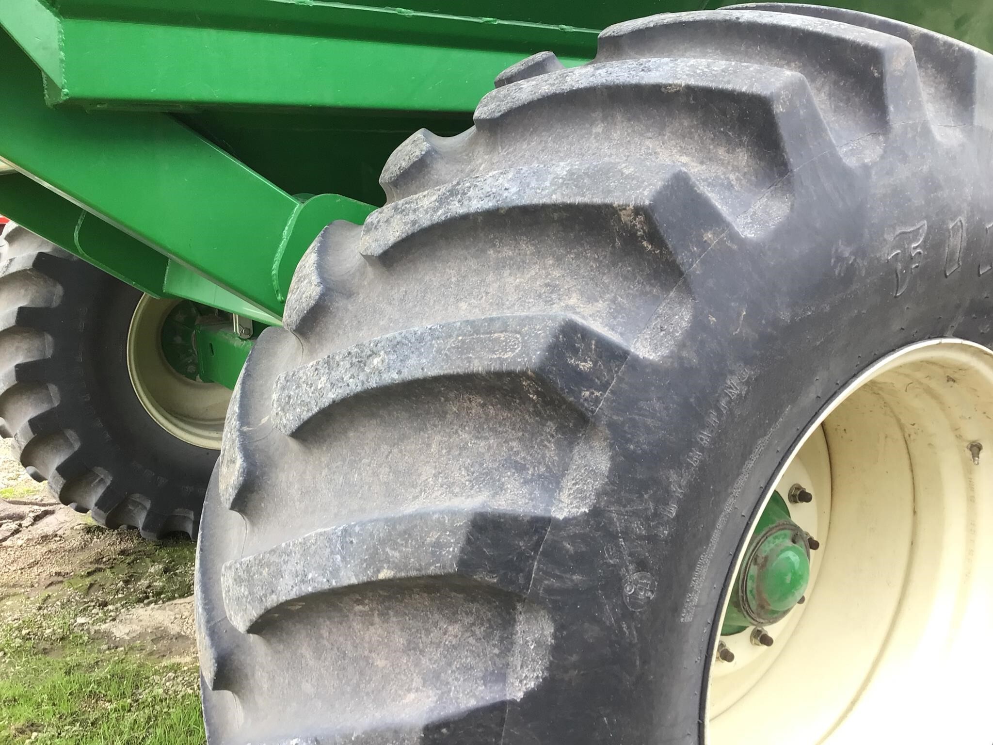 2012 Brent 782 Grain Cart