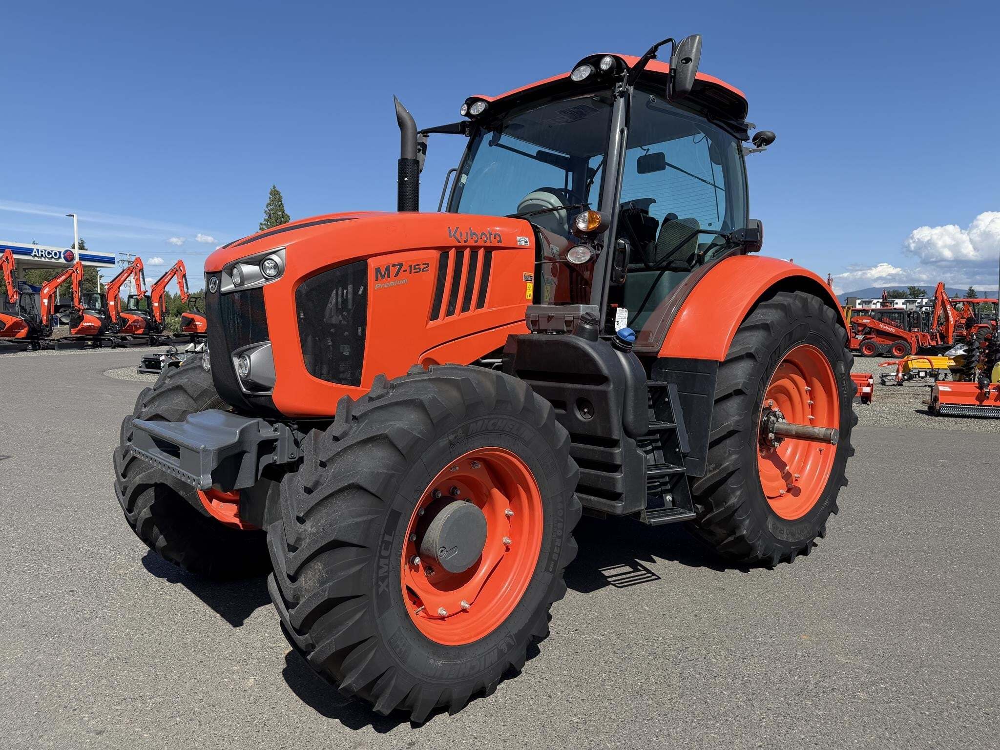 2022 Kubota M7-152 PREMIUM Tractor