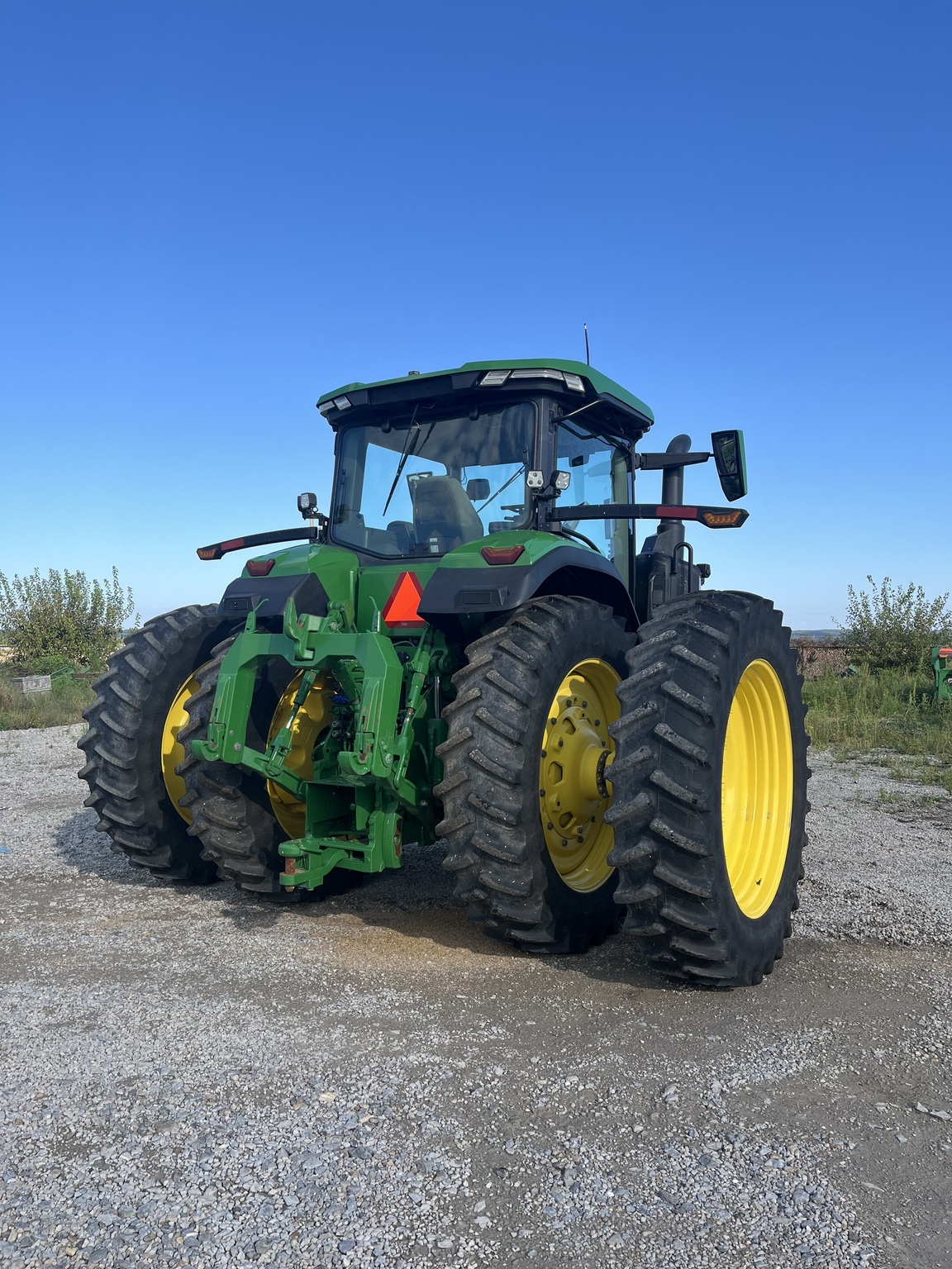 2023 John Deere 8R 250 Tractor
