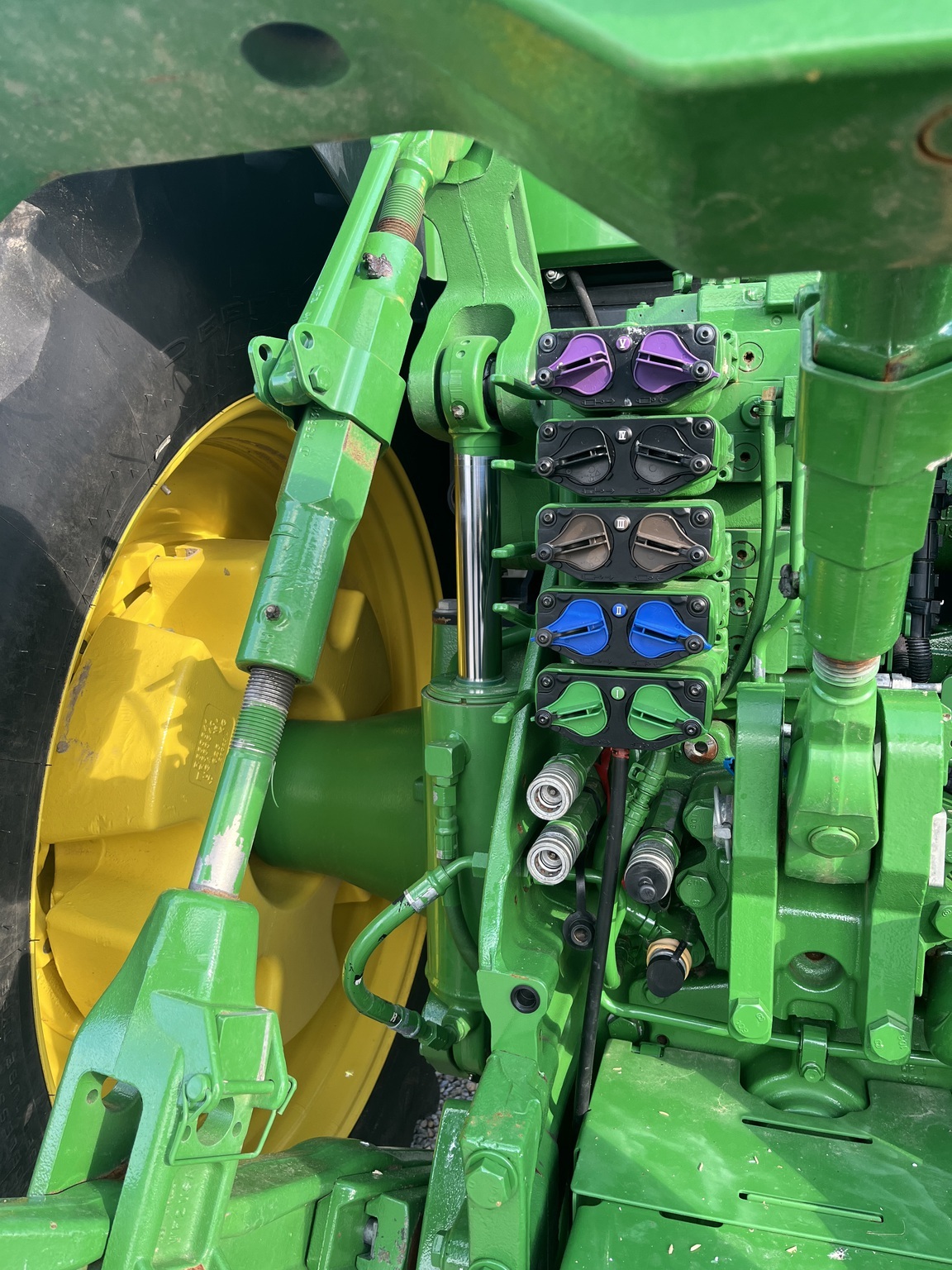 2023 John Deere 8R 250 Tractor