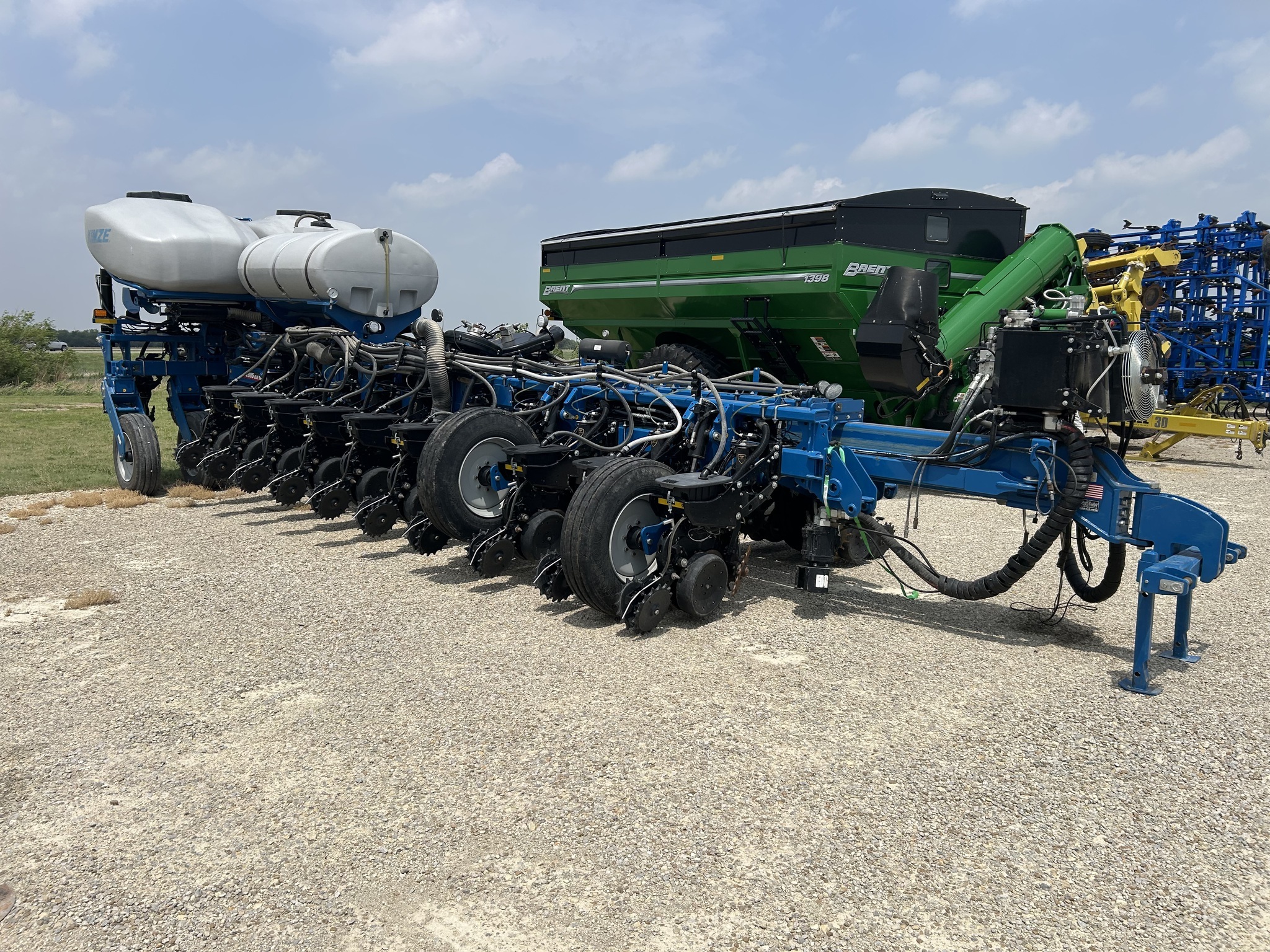 2021 Kinze 4905 Planter