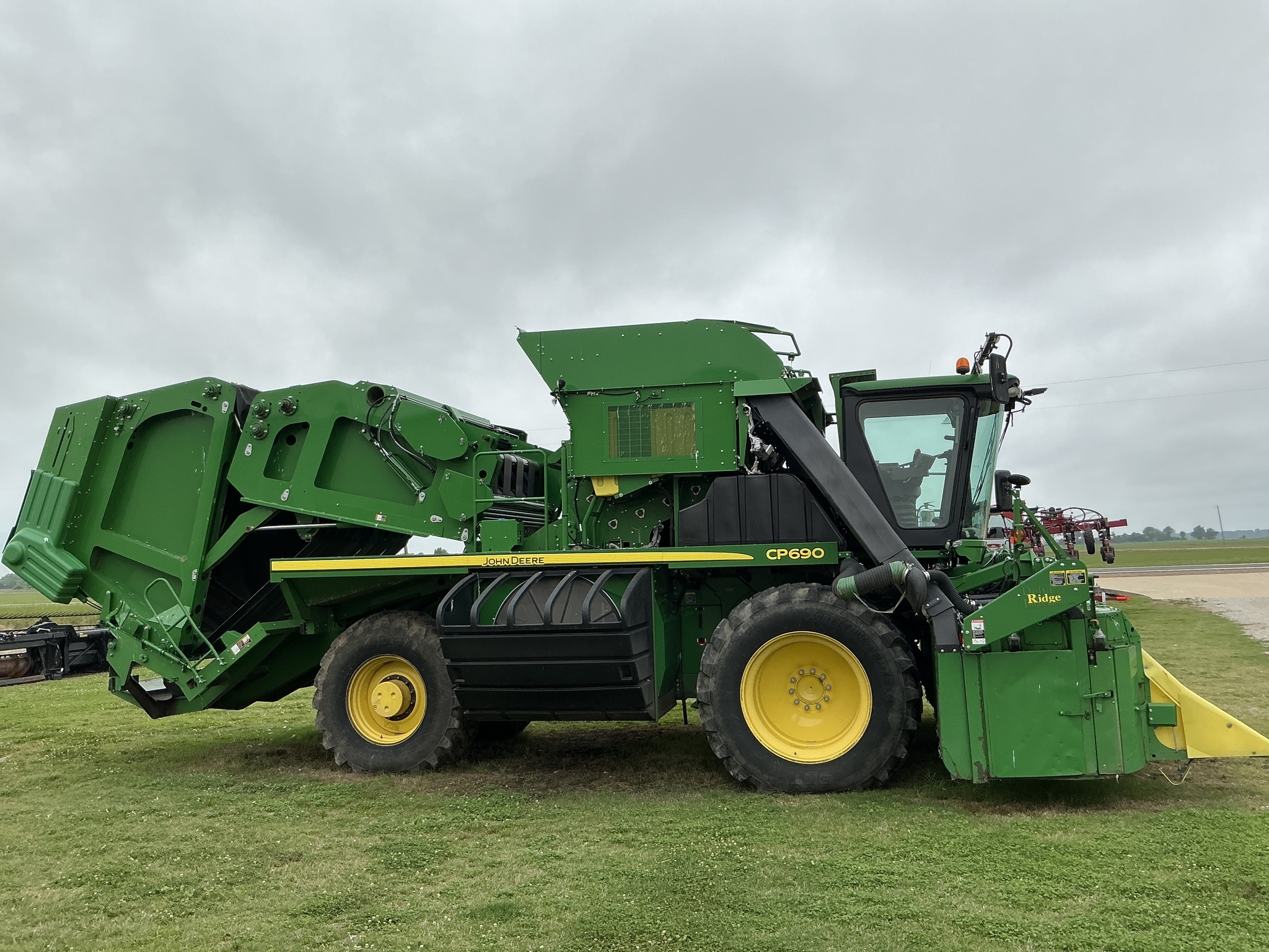 2019 John Deere CP690 Cotton Equipment