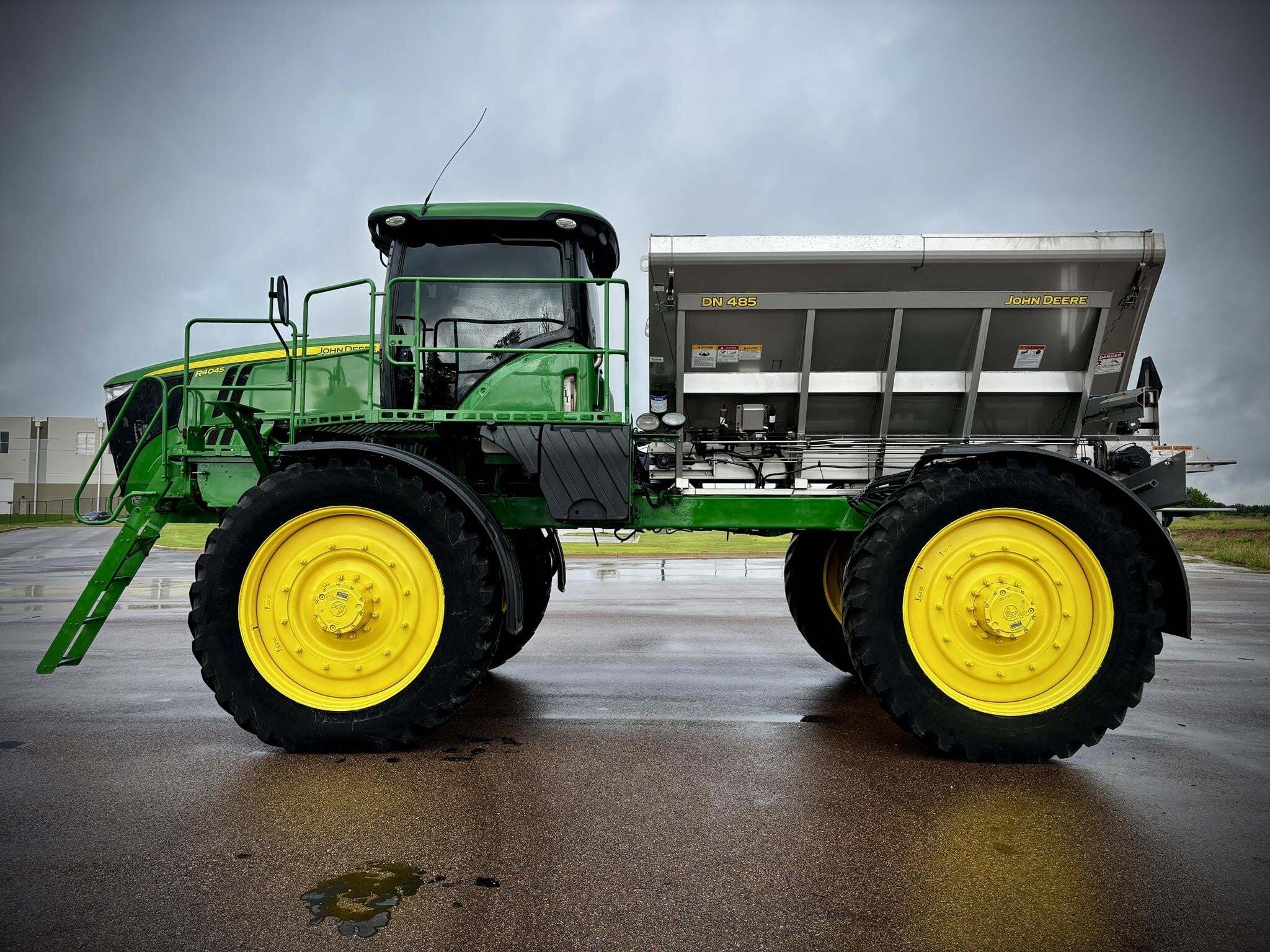 2018 John Deere R4045 Self-Propelled Sprayer