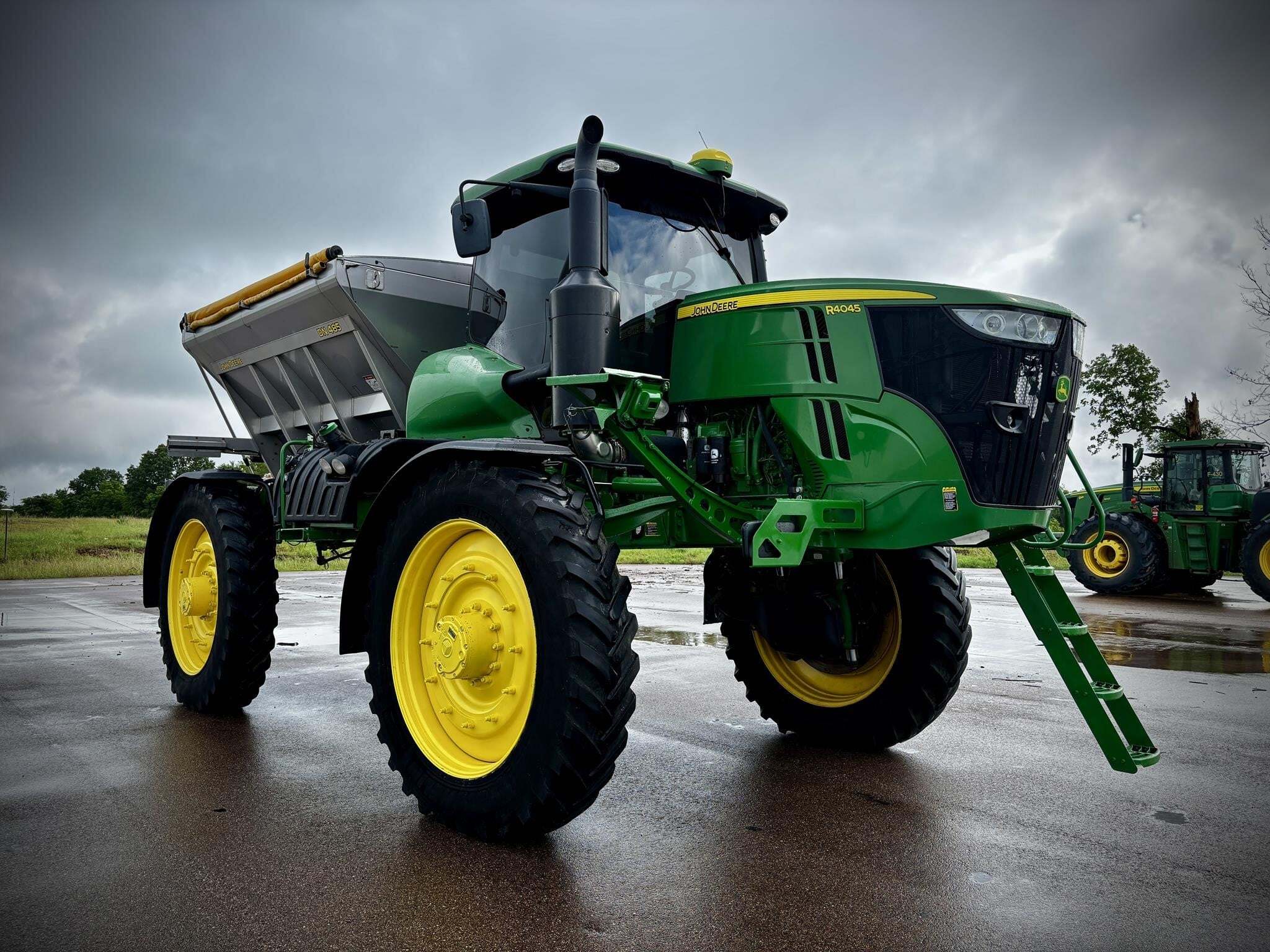 2018 John Deere R4045 Self-Propelled Sprayer