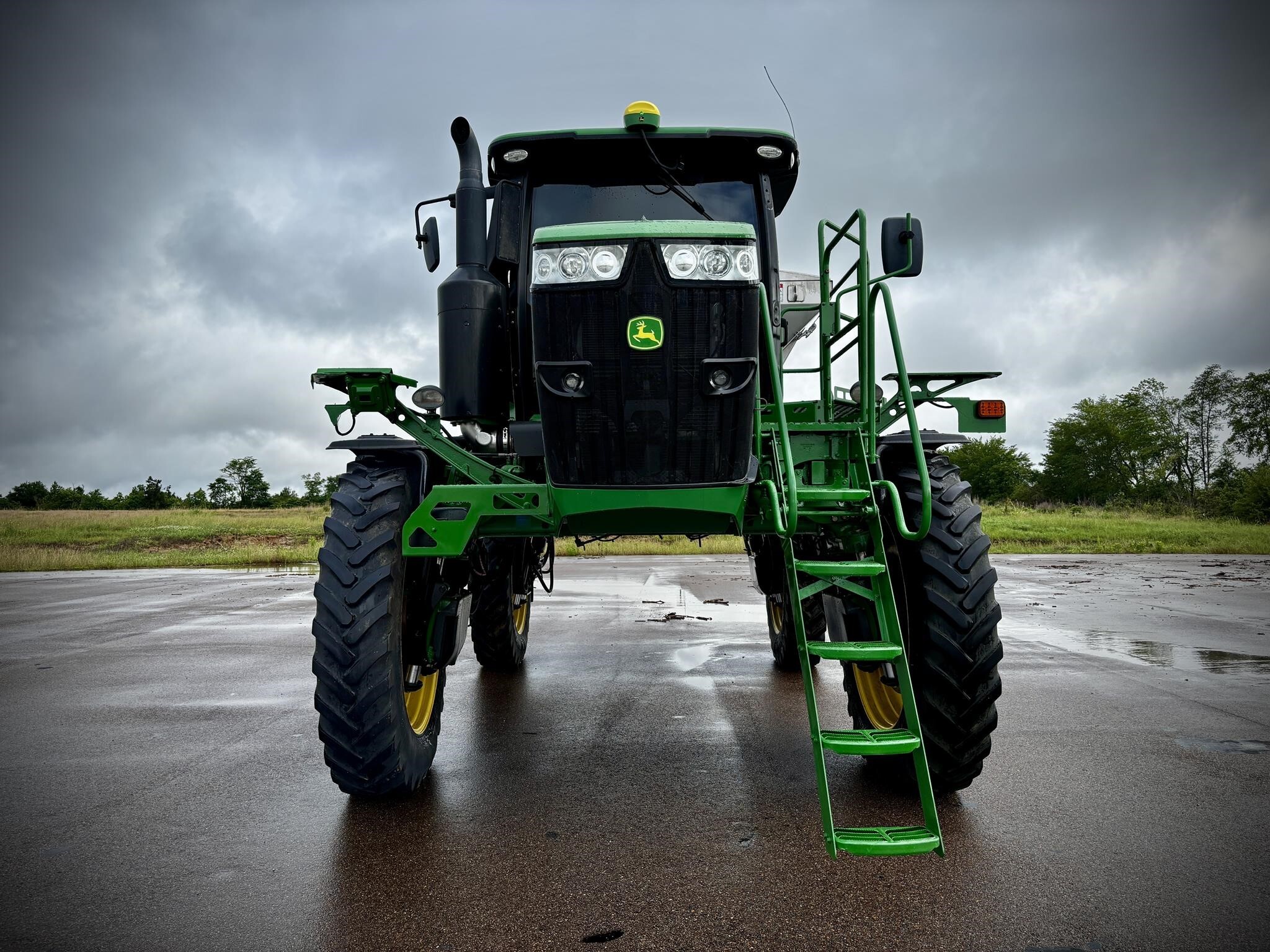 2018 John Deere R4045 Self-Propelled Sprayer